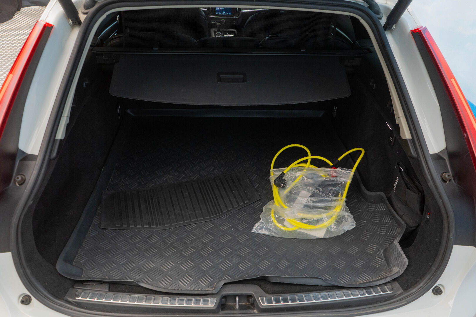 Volvo V90 2020 T8 TwE AWD Momentum Aut. *Puolinahat / Koukku / Kamera / VOC* - KAHDET RENKAAT/ JAKOHIHNA TEHTY - HULLUT AVAJAISHULINAT KORKOTARJOUS 3,29 %