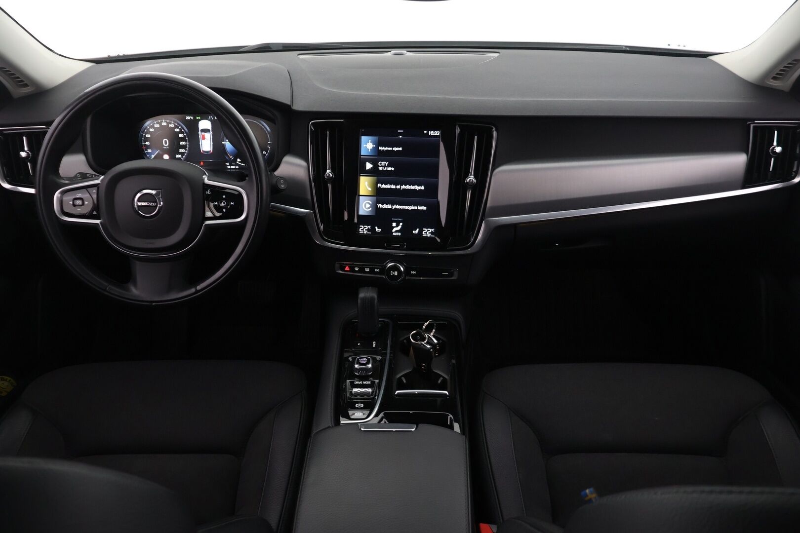 Volvo V90 2020 10.4kWh, T8 AWD Momentum - * Jakohihna tehty | KeyLessGo | Adapt. vakionopeudensäädin | Volvo On Call *