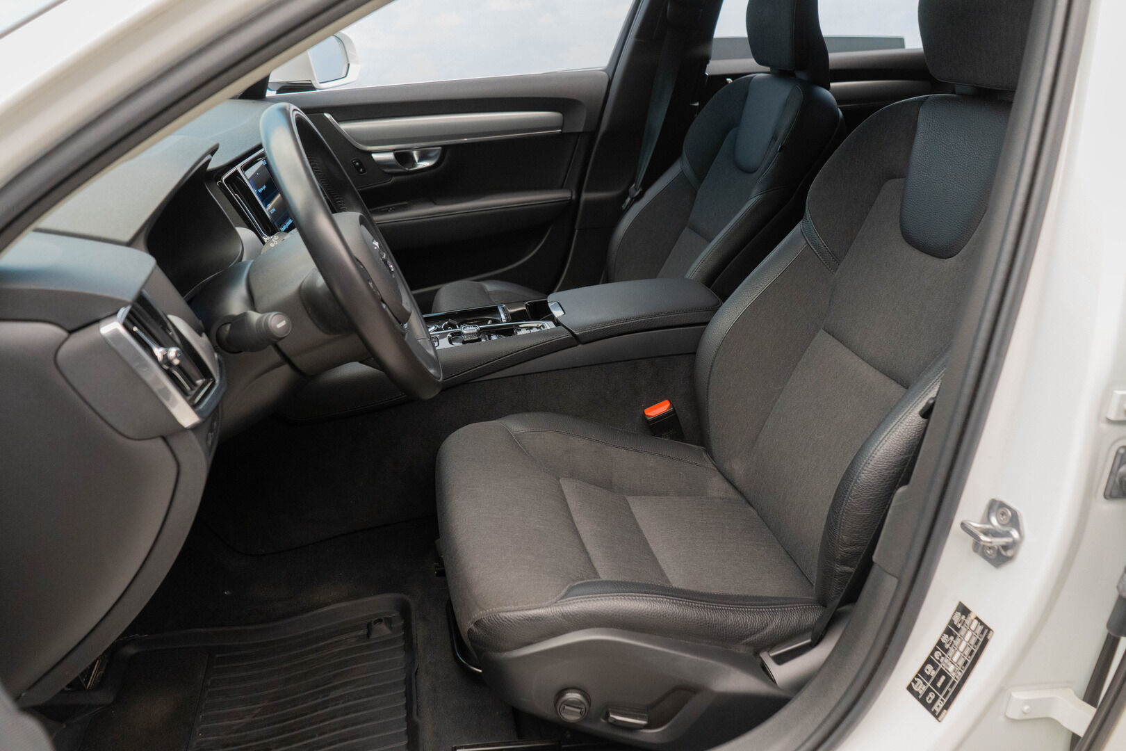 Volvo V90 2020 T8 TwE AWD Momentum Aut. *Puolinahat / Koukku / Kamera / VOC* - KAHDET RENKAAT/ JAKOHIHNA TEHTY - HULLUT AVAJAISHULINAT KORKOTARJOUS 3,29 %