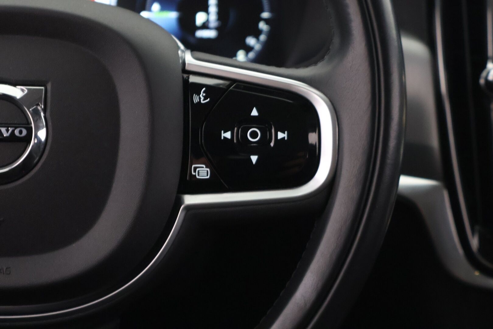 Volvo V90 2020 10.4kWh, T8 AWD Momentum - * Jakohihna tehty | KeyLessGo | Adapt. vakionopeudensäädin | Volvo On Call *