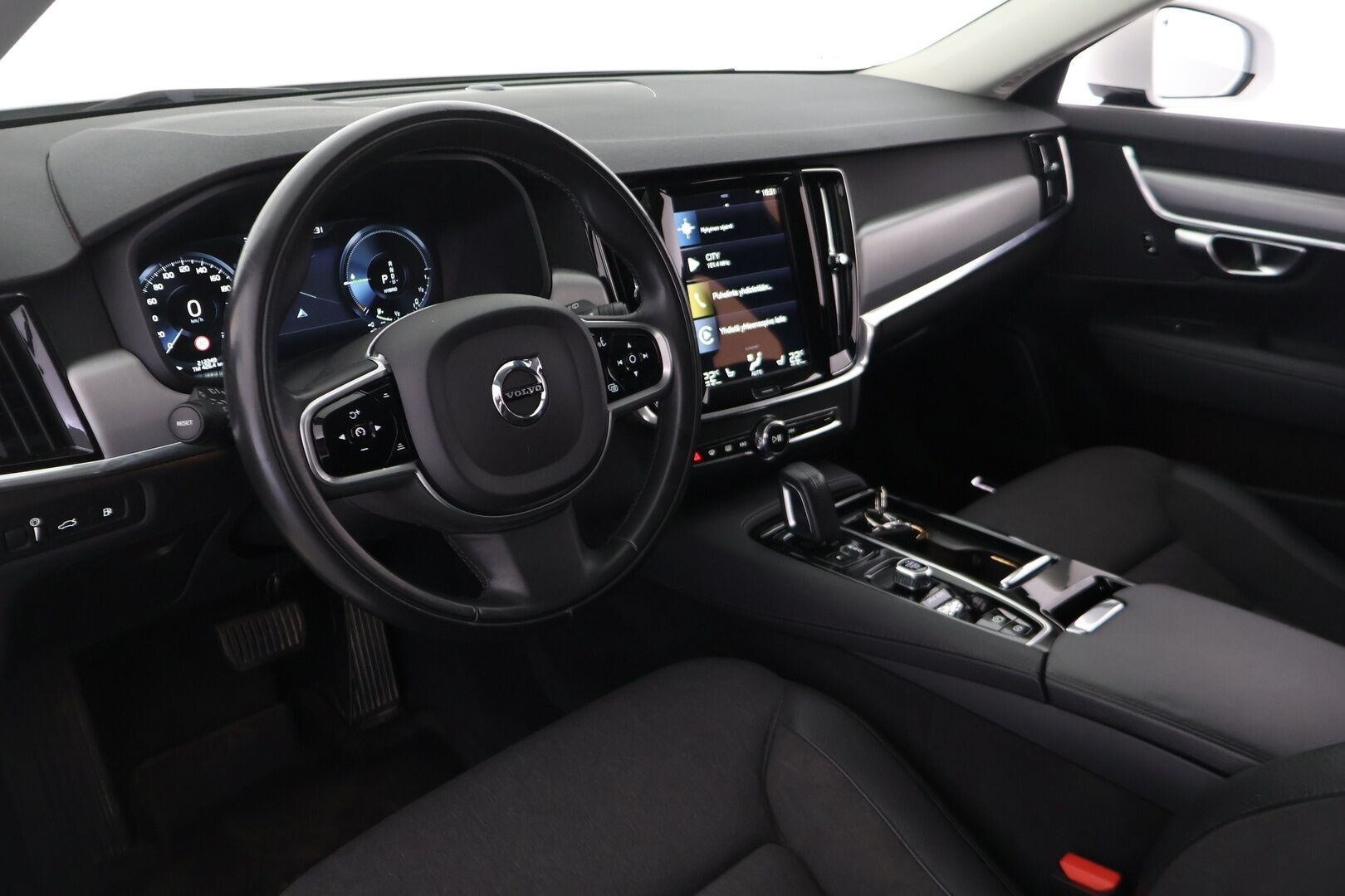 Volvo V90 2020 10.4kWh, T8 AWD Momentum - * Jakohihna tehty | KeyLessGo | Adapt. vakionopeudensäädin | Volvo On Call *