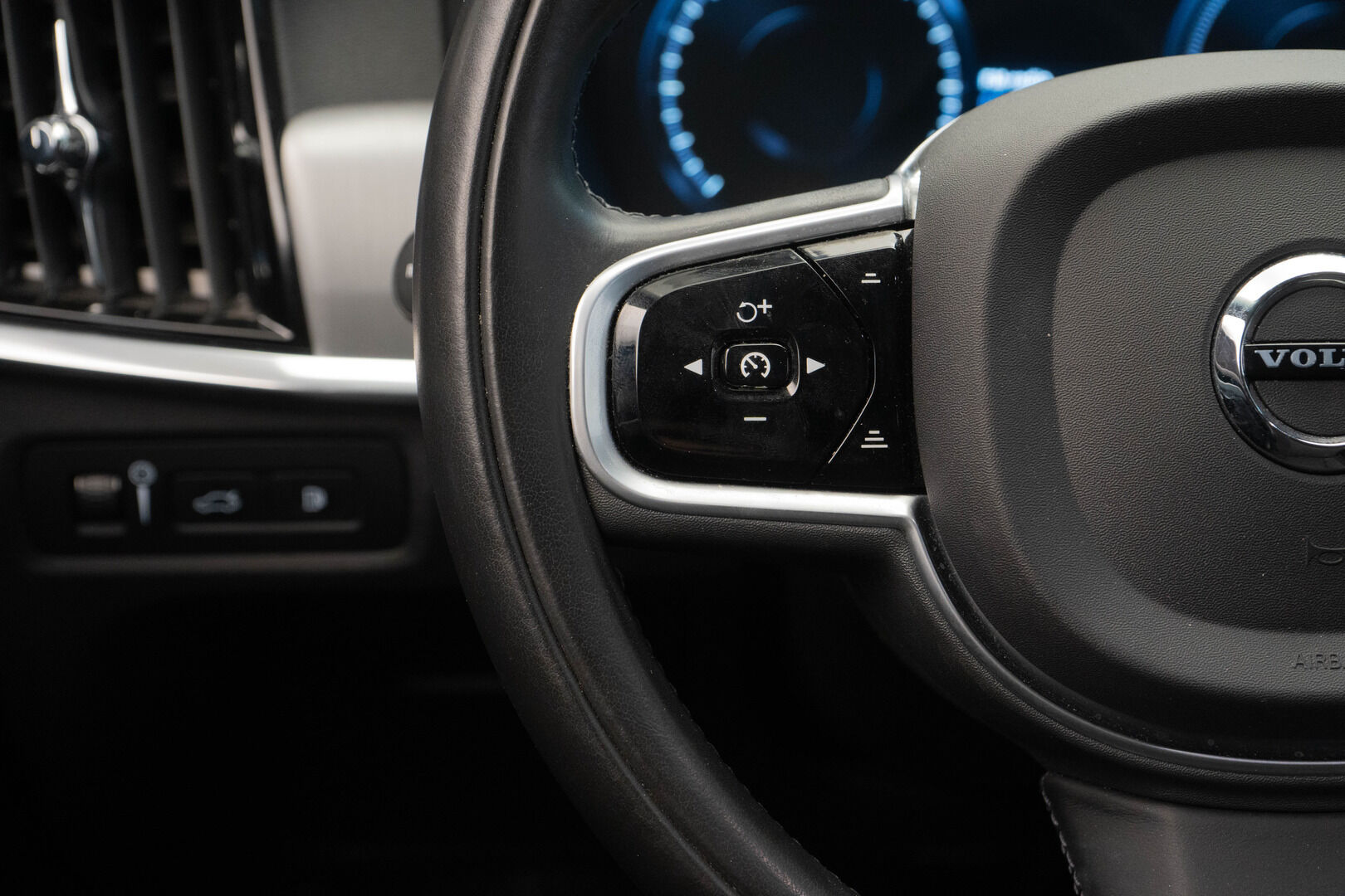 Volvo V90 2020 T8 TwE AWD Momentum Aut. *Puolinahat / Koukku / Kamera / VOC* - KAHDET RENKAAT/ JAKOHIHNA TEHTY - HULLUT AVAJAISHULINAT KORKOTARJOUS 3,29 %