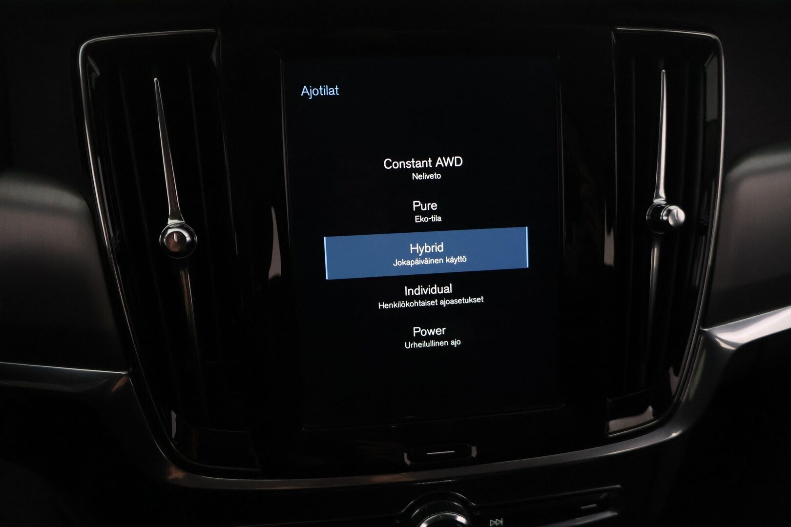 Volvo V90 2020 10.4kWh, T8 AWD Momentum - * Jakohihna tehty | KeyLessGo | Adapt. vakionopeudensäädin | Volvo On Call *
