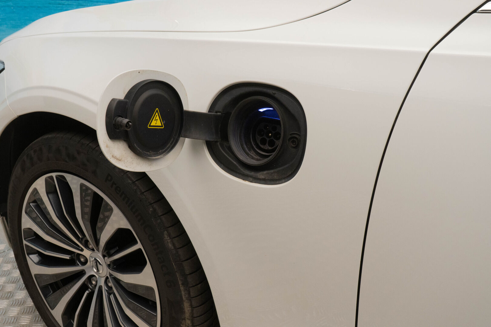 Volvo V90 2020 T8 TwE AWD Momentum Aut. *Puolinahat / Koukku / Kamera / VOC* - KAHDET RENKAAT/ JAKOHIHNA TEHTY - HULLUT AVAJAISHULINAT KORKOTARJOUS 3,29 %