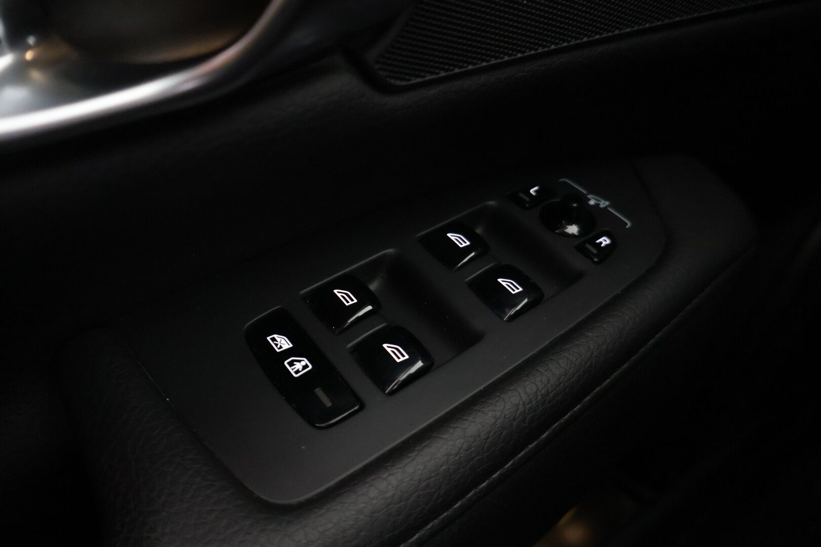 Volvo V90 2020 10.4kWh, T8 AWD Momentum - * Jakohihna tehty | KeyLessGo | Adapt. vakionopeudensäädin | Volvo On Call *