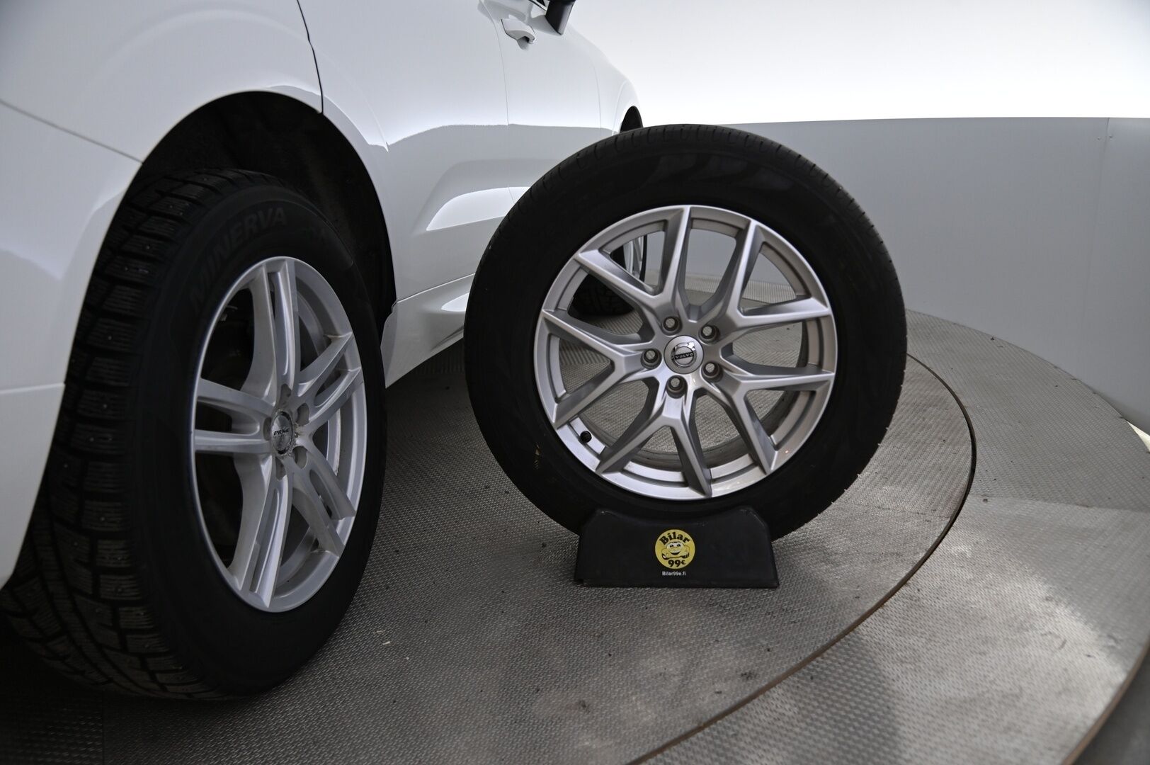 Volvo XC60 2019 10kWh, T8 AWD Momentum aut. * ACC / Webasto / Panorama / H&K / Koukku / P-kamera * - Hihna vaihdettu / Kahdet vanteet / 2x Laturit / Akku kuntotarkistettu