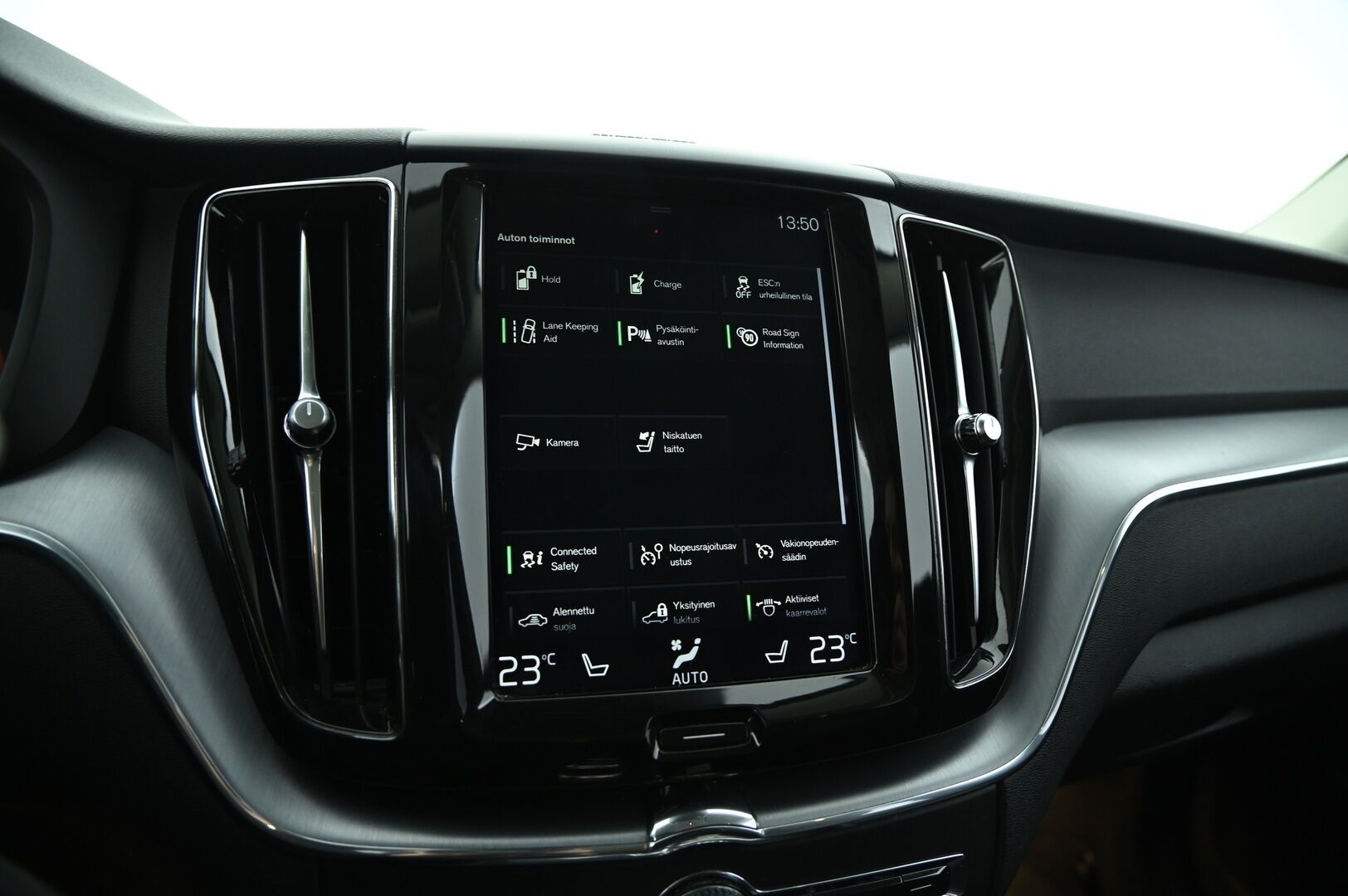 Volvo XC60 2019 10kWh, T8 AWD Momentum aut. * ACC / Webasto / Panorama / H&K / Koukku / P-kamera * - Hihna vaihdettu / Kahdet vanteet / 2x Laturit / Akku kuntotarkistettu