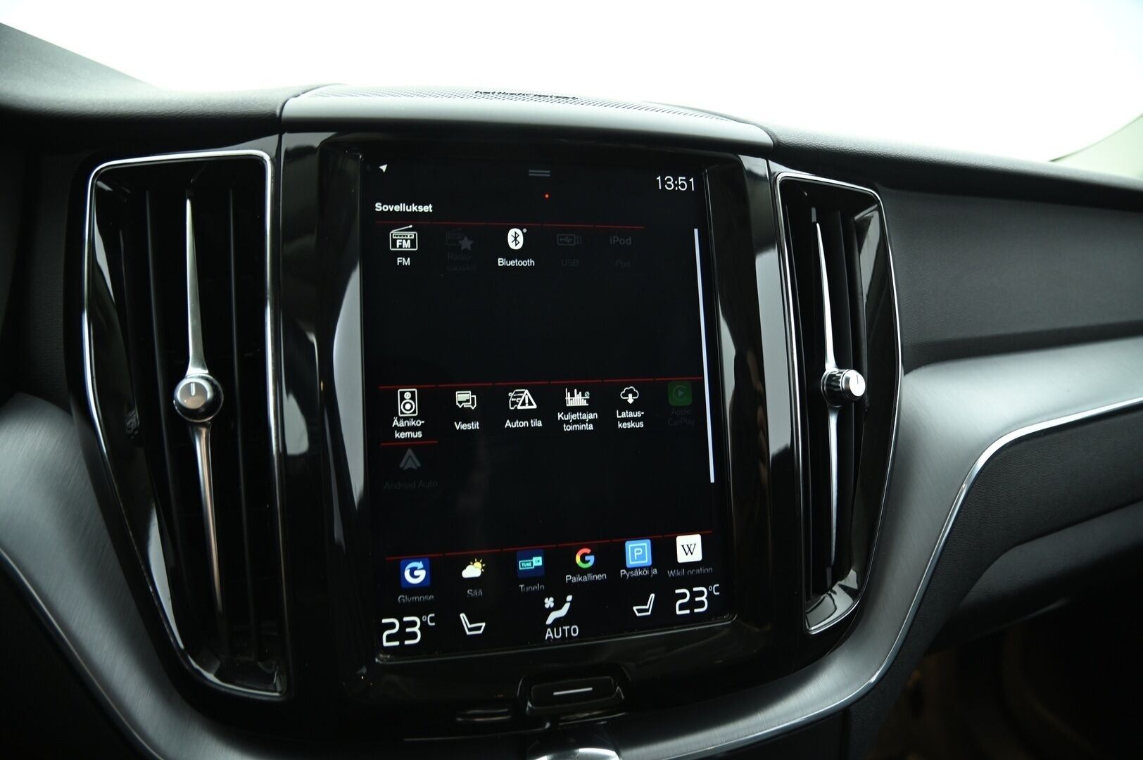 Volvo XC60 2019 10kWh, T8 AWD Momentum aut. * ACC / Webasto / Panorama / H&K / Koukku / P-kamera * - Hihna vaihdettu / Kahdet vanteet / 2x Laturit / Akku kuntotarkistettu