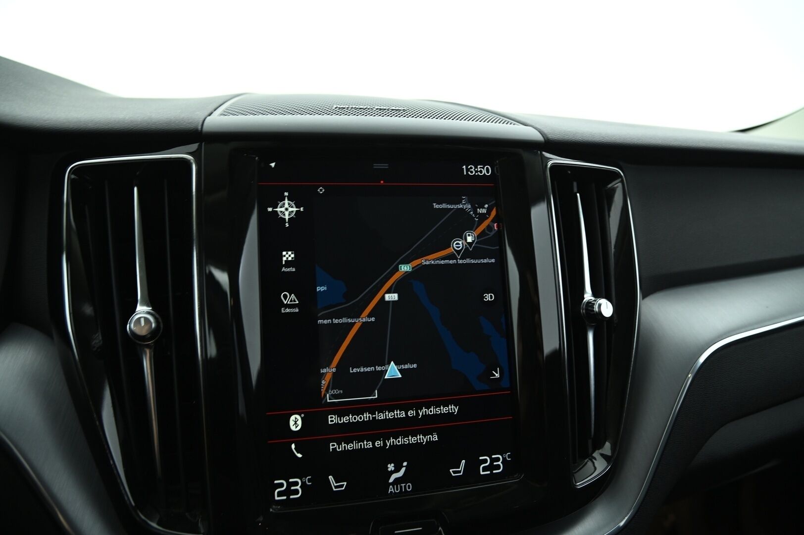 Volvo XC60 2019 10kWh, T8 AWD Momentum aut. * ACC / Webasto / Panorama / H&K / Koukku / P-kamera * - Hihna vaihdettu / Kahdet vanteet / 2x Laturit / Akku kuntotarkistettu