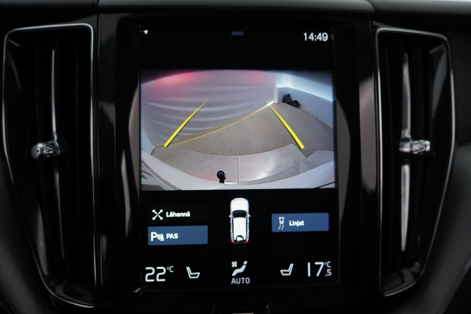 Volvo XC60 2019 10kWh, T8 AWD Momentum aut. - ACC | Webasto | Panorama | H&K | Koukku | Kamera | Hihna vaihdettu | Kahdet vanteet | 2x Laturit / Viimeisin huolto 130tkm