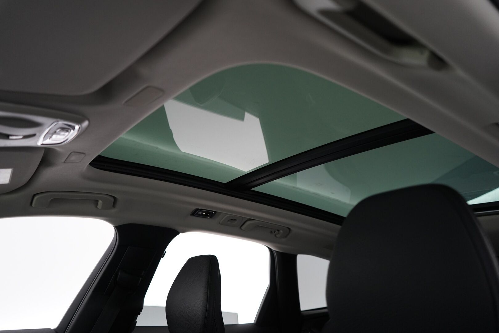 Volvo XC60 2019 10kWh, T8 AWD Momentum aut. * ACC / Webasto / Panorama / H&K / Koukku / P-kamera * - Hihna vaihdettu / Kahdet vanteet / 2x Laturit - HULLUT AVAJAISHULINAT KORKOTARJOUS 3,29 %