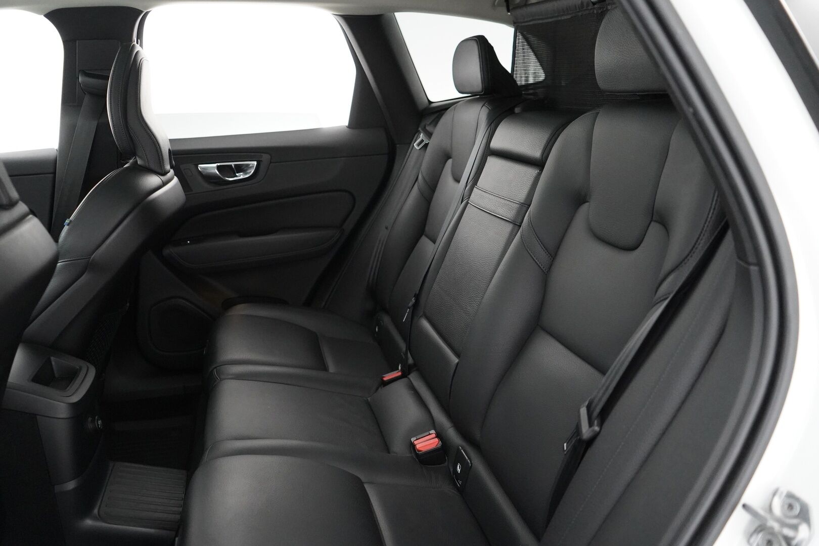 Volvo XC60 2019 10kWh, T8 AWD Momentum aut. * ACC / Webasto / Panorama / H&K / Koukku / P-kamera * - Hihna vaihdettu / Kahdet vanteet / 2x Laturit 