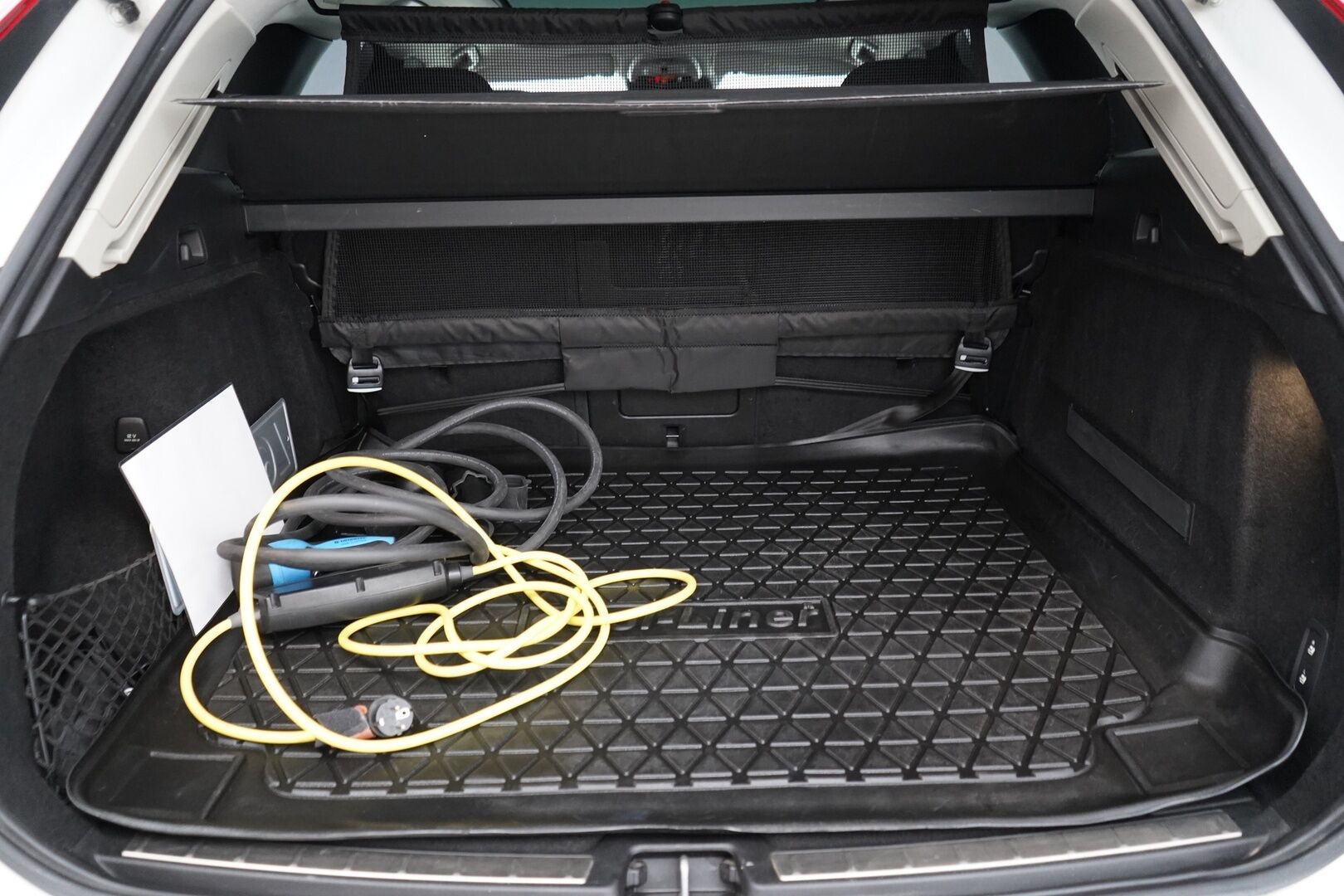 Volvo XC60 2019 10kWh, T8 AWD Momentum aut. * ACC / Webasto / Panorama / H&K / Koukku / P-kamera * - Hihna vaihdettu / Kahdet vanteet / 2x Laturit - HULLUT AVAJAISHULINAT KORKOTARJOUS 3,29 %