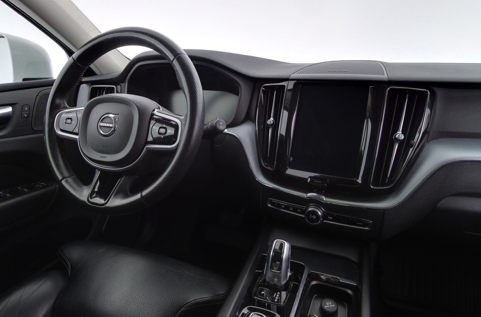 Volvo XC60 2019 10kWh, T8 AWD Momentum aut. * ACC / Webasto / Panorama / H&K / Koukku / P-kamera * - Hihna vaihdettu / Kahdet vanteet / 2x Laturit / Akku kuntotarkistettu