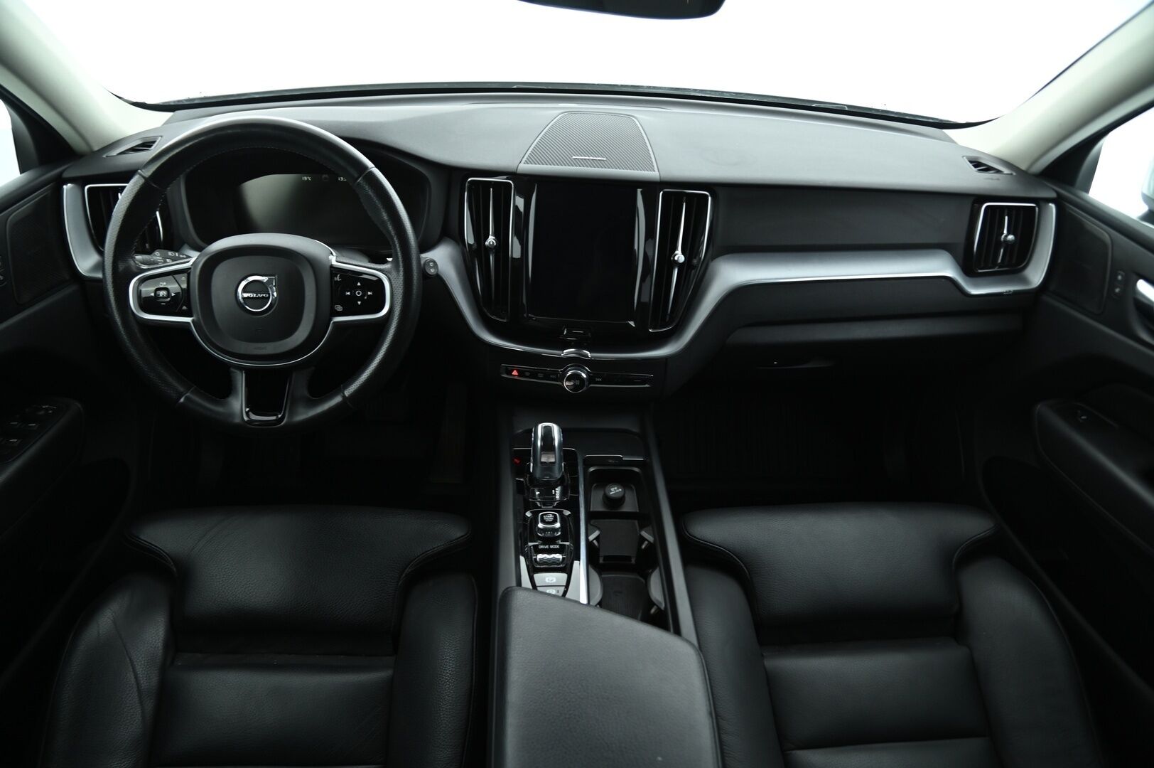 Volvo XC60 2019 10kWh, T8 AWD Momentum aut. * ACC / Webasto / Panorama / H&K / Koukku / P-kamera * - Hihna vaihdettu / Kahdet vanteet / 2x Laturit / Akku kuntotarkistettu