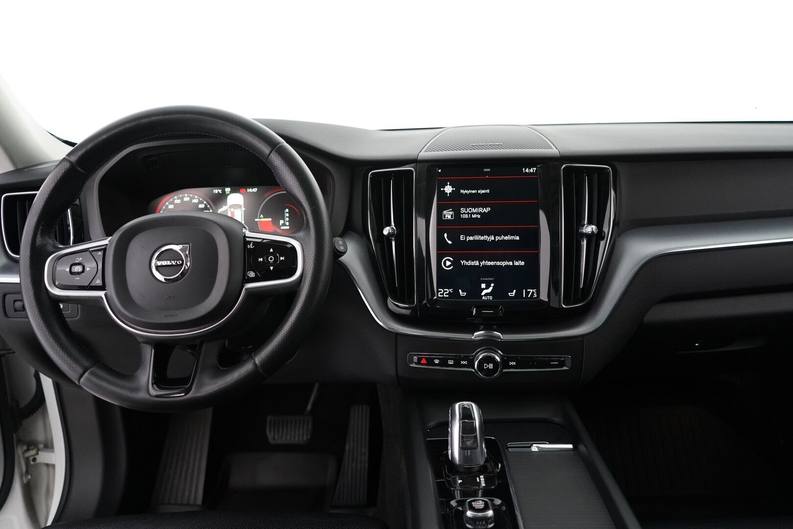 Volvo XC60 2019 10kWh, T8 AWD Momentum aut. * ACC / Webasto / Panorama / H&K / Koukku / P-kamera * - Hihna vaihdettu / Kahdet vanteet / 2x Laturit 