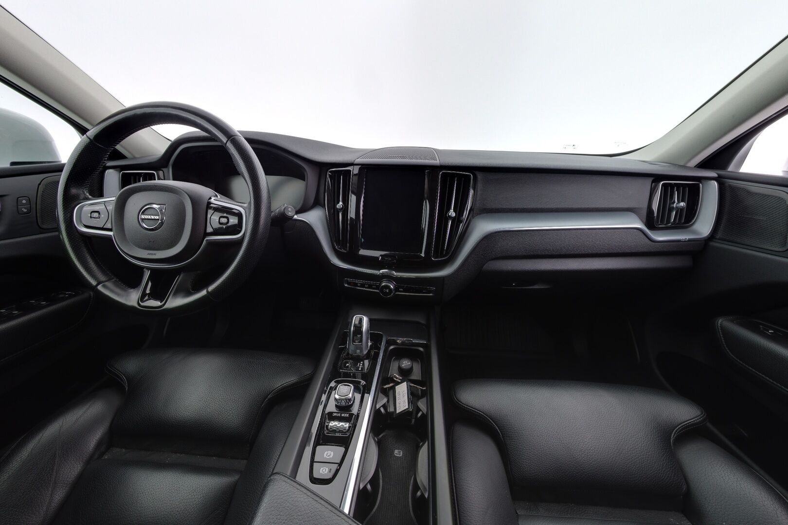 Volvo XC60 2019 10kWh, T8 AWD Momentum aut. * ACC / Webasto / Panorama / H&K / Koukku / P-kamera * - Hihna vaihdettu / Kahdet vanteet / 2x Laturit / Akku kuntotarkistettu