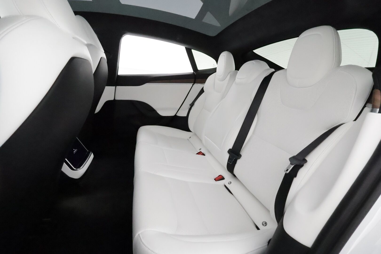 Tesla Model S 2023 Long Range **Valkoinen sisusta / HW4 / Lämpöpumppu / Lasikatto / Matrix-LED / Adapt.Vakkari / P.Kamera / Muistipenkki / Ilma-alusta / Keyless** - 2,99 % KORKOTARJOUS TÄHÄN AUTOON - 1-omisteinen Suomi-auto / 2x Latauskaapelit / Kahdet renkaat