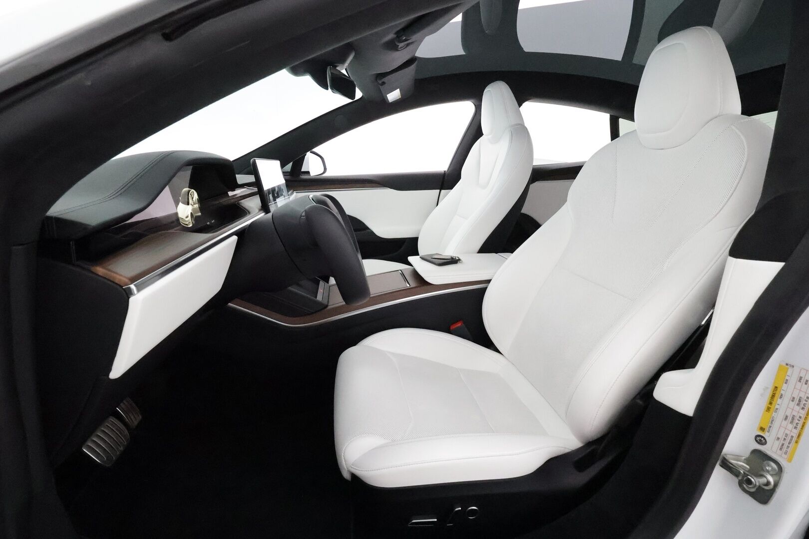 Tesla Model S 2023 Long Range **Valkoinen sisusta / HW4 / Lämpöpumppu / Lasikatto / Matrix-LED / Adapt.Vakkari / P.Kamera / Muistipenkki / Ilma-alusta / Keyless** - 2,99 % KORKOTARJOUS TÄHÄN AUTOON - 1-omisteinen Suomi-auto / 2x Latauskaapelit / Kahdet renkaat