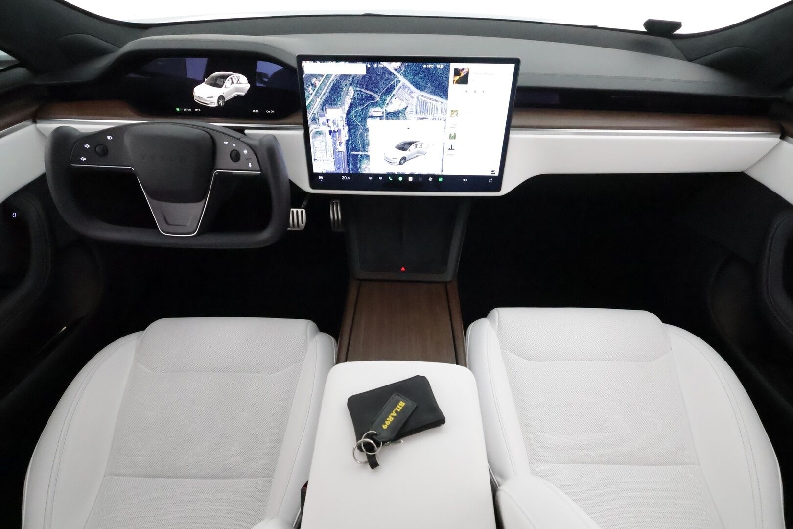 Tesla Model S 2023 Long Range **Valkoinen sisusta / HW4 / Lämpöpumppu / Lasikatto / Matrix-LED / Adapt.Vakkari / P.Kamera / Muistipenkki / Ilma-alusta / Keyless** - 2,99 % KORKOTARJOUS TÄHÄN AUTOON - 1-omisteinen Suomi-auto / 2x Latauskaapelit / Kahdet renkaat