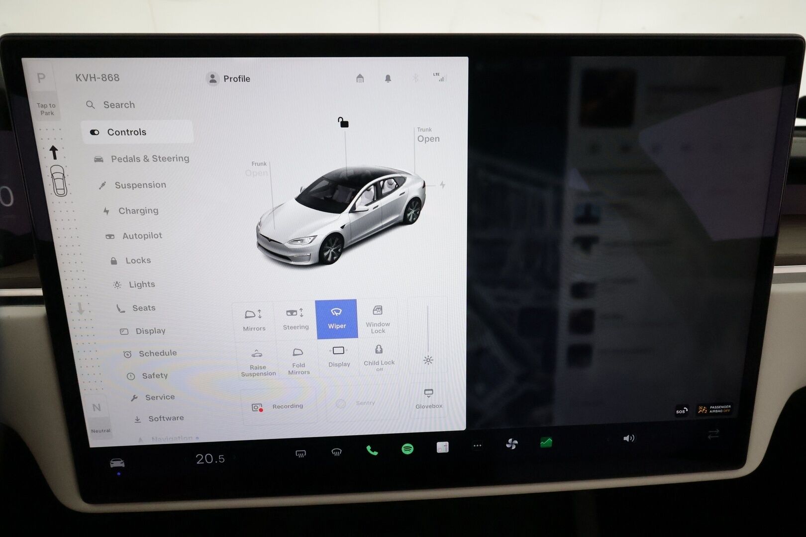 Tesla Model S 2023 Long Range **Valkoinen sisusta / HW4 / Lämpöpumppu / Lasikatto / Matrix-LED / Adapt.Vakkari / P.Kamera / Muistipenkki / Ilma-alusta / Keyless** - 2,99 % KORKOTARJOUS TÄHÄN AUTOON - 1-omisteinen Suomi-auto / 2x Latauskaapelit / Kahdet renkaat