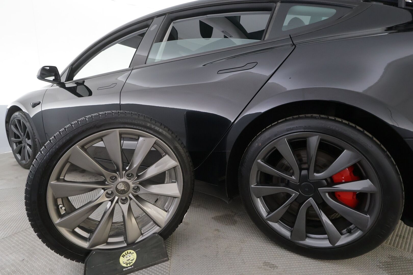 Tesla Model 3 2023 Performance - 1-OM Suomiauto | ACC | ILP | Ryzen | Matrix | Lasikatto | Premium audio | Sähkönahat | Muistipenkki | Track mode | Autosteer