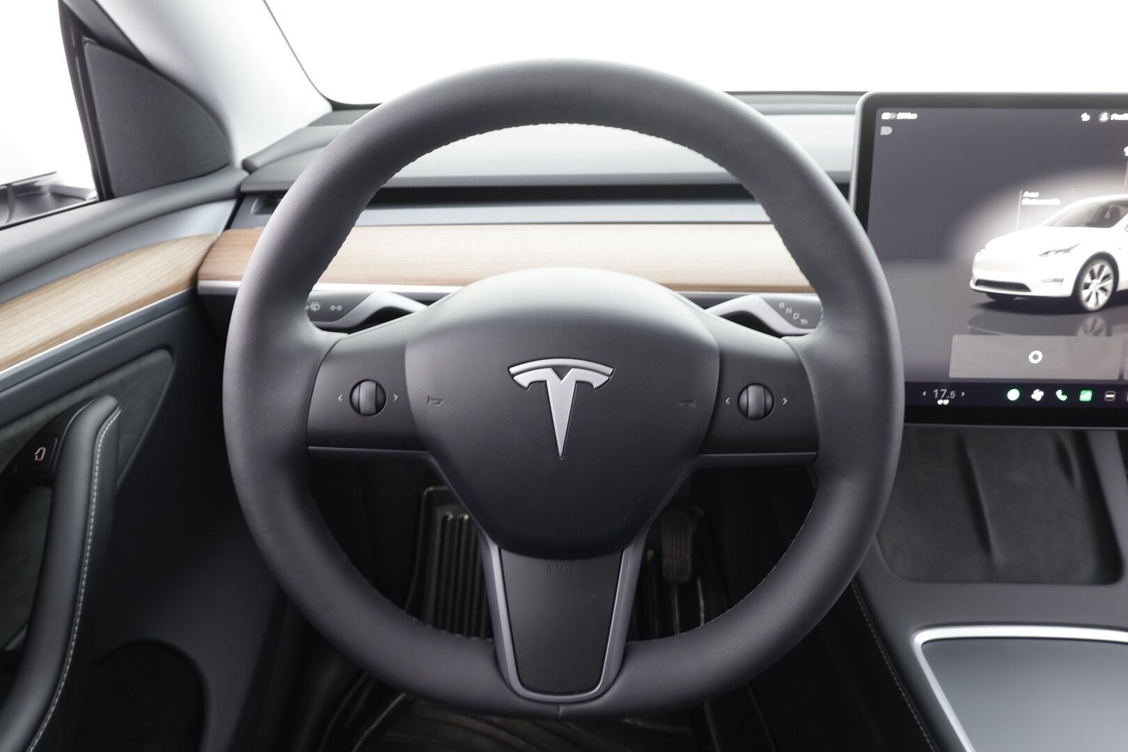 Tesla Model Y 2023 Long Range * EAP / Koukku / ILP / Lasikatto / Matrix-LED / P.kamera / Premium Audio / Muistipenkki / Navi * - Suomi-auto / Akku kuntotarkastettu SoH 95% / 2x Latauskaapelit / Kahdet renkaat