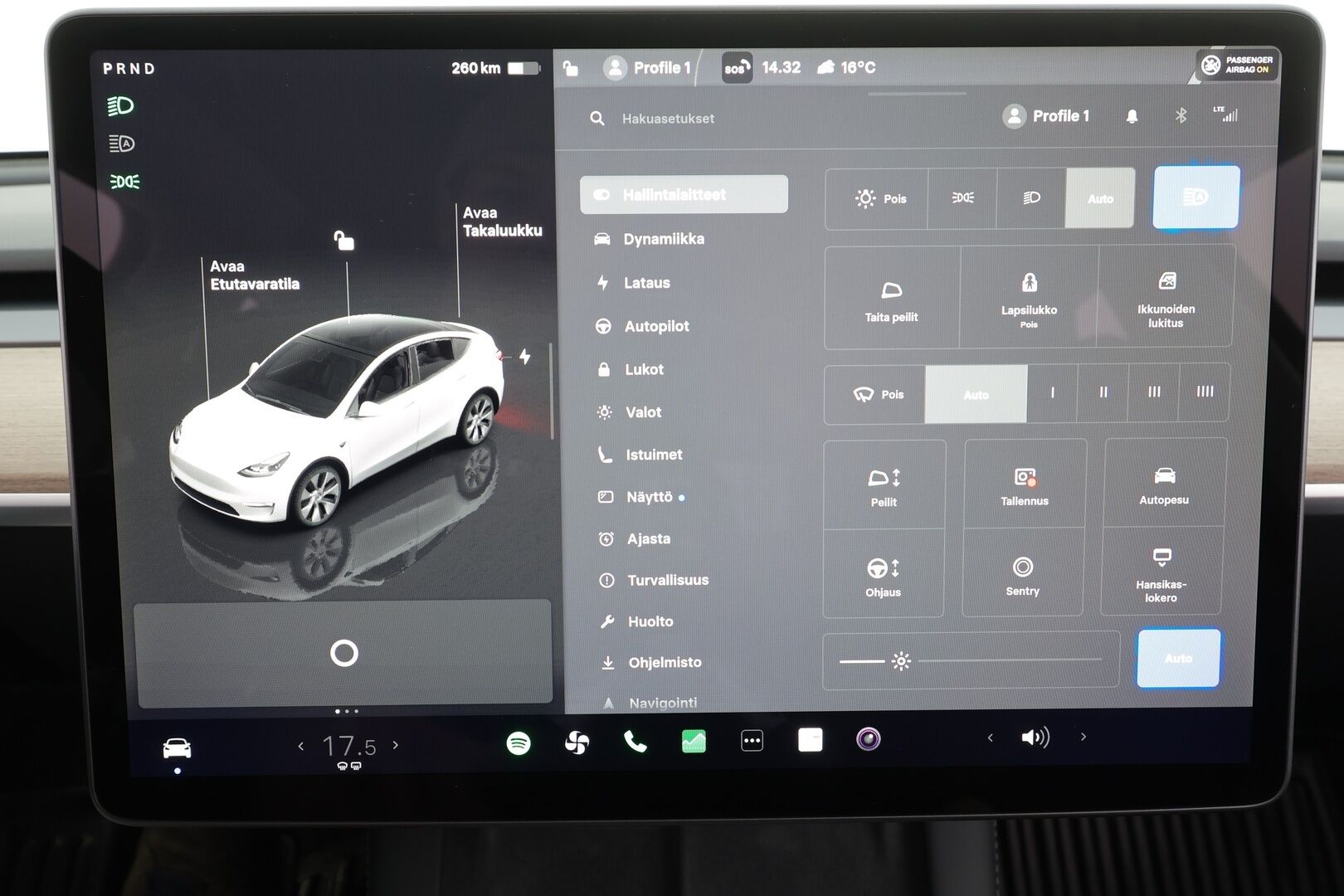 Tesla Model Y 2023 Long Range * EAP / Koukku / ILP / Lasikatto / Matrix-LED / P.kamera / Premium Audio / Muistipenkki / Navi * - Suomi-auto / Akku kuntotarkastettu SoH 95% / 2x Latauskaapelit / Kahdet renkaat