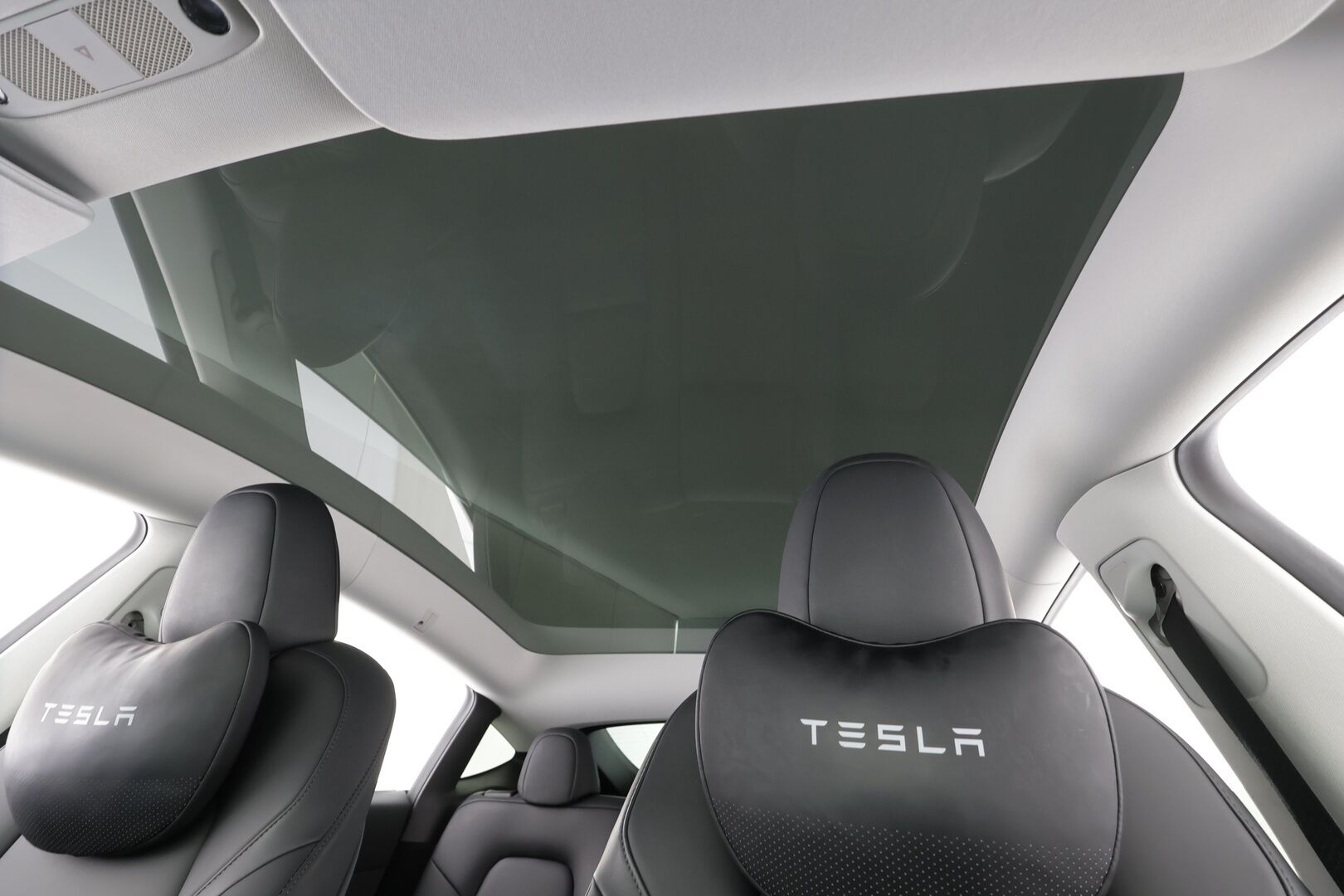 Tesla Model Y 2023 Long Range * EAP / Koukku / ILP / Lasikatto / Matrix-LED / P.kamera / Premium Audio / Muistipenkki / Navi * - Suomi-auto / Akku kuntotarkastettu SoH 95% / 2x Latauskaapelit / Kahdet renkaat