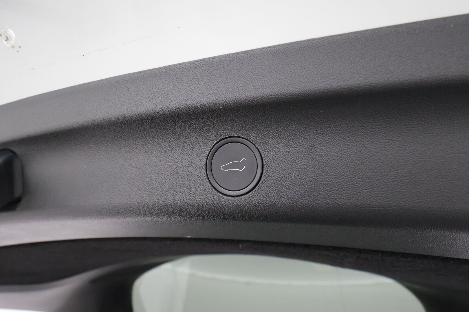 Tesla Model Y 2023 Long Range * EAP / Koukku / ILP / Lasikatto / Matrix-LED / P.kamera / Premium Audio / Muistipenkki / Navi * - Suomi-auto / Akku kuntotarkastettu SoH 95% / 2x Latauskaapelit / Kahdet renkaat