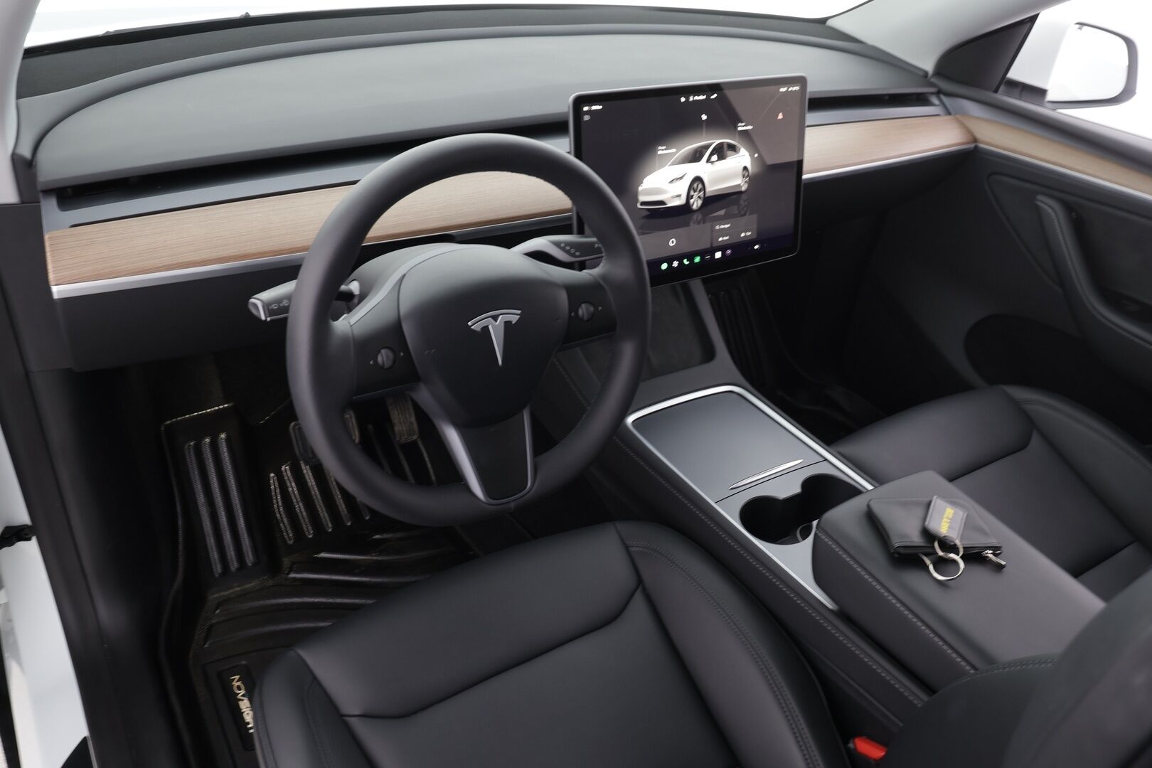 Tesla Model Y 2023 Long Range * EAP / Koukku / ILP / Lasikatto / Matrix-LED / P.kamera / Premium Audio / Muistipenkki / Navi * - Suomi-auto / Akku kuntotarkastettu SoH 95% / 2x Latauskaapelit / Kahdet renkaat