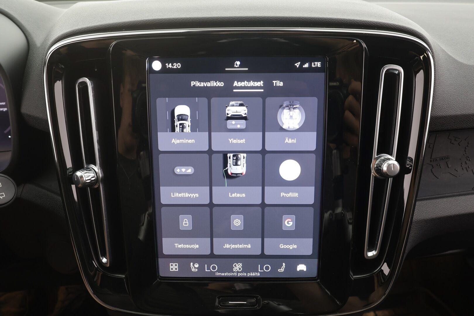 Volvo XC40 2023 Recharge Single Plus aut - | ILP | Koukku | ACC | LED | P.Kamera | Sporttipenkki Muistilla | Navi | Kaistavahti | Keyless | 1-om Suomi-auto | Kahdet renkaat | Merkkihuollot |