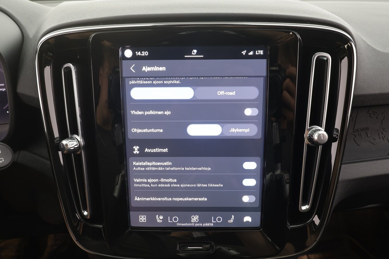 Volvo XC40 2023 Recharge Single Plus aut - | ILP | Koukku | ACC | LED | P.Kamera | Sporttipenkki Muistilla | Navi | Kaistavahti | Keyless | 1-om Suomi-auto | Kahdet renkaat | Merkkihuollot |