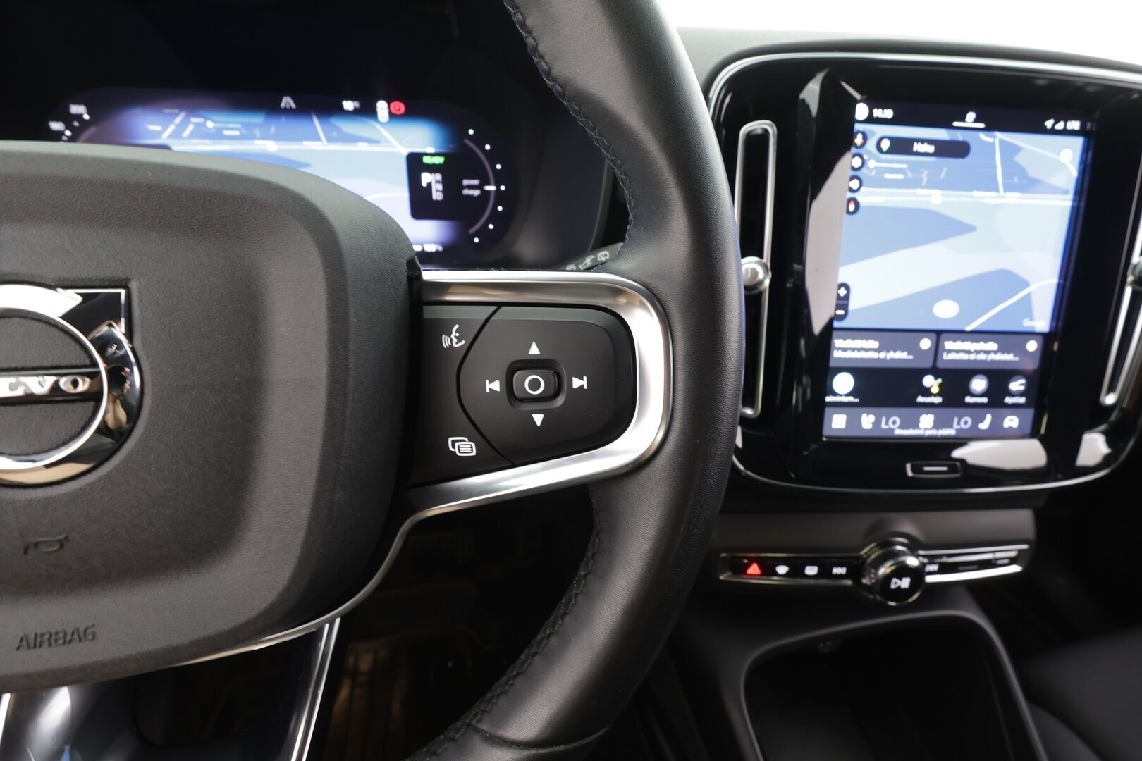 Volvo XC40 2023 Recharge Single Plus aut - | ILP | Koukku | ACC | LED | P.Kamera | Sporttipenkki Muistilla | Navi | Kaistavahti | Keyless | 1-om Suomi-auto | Kahdet renkaat | Merkkihuollot |