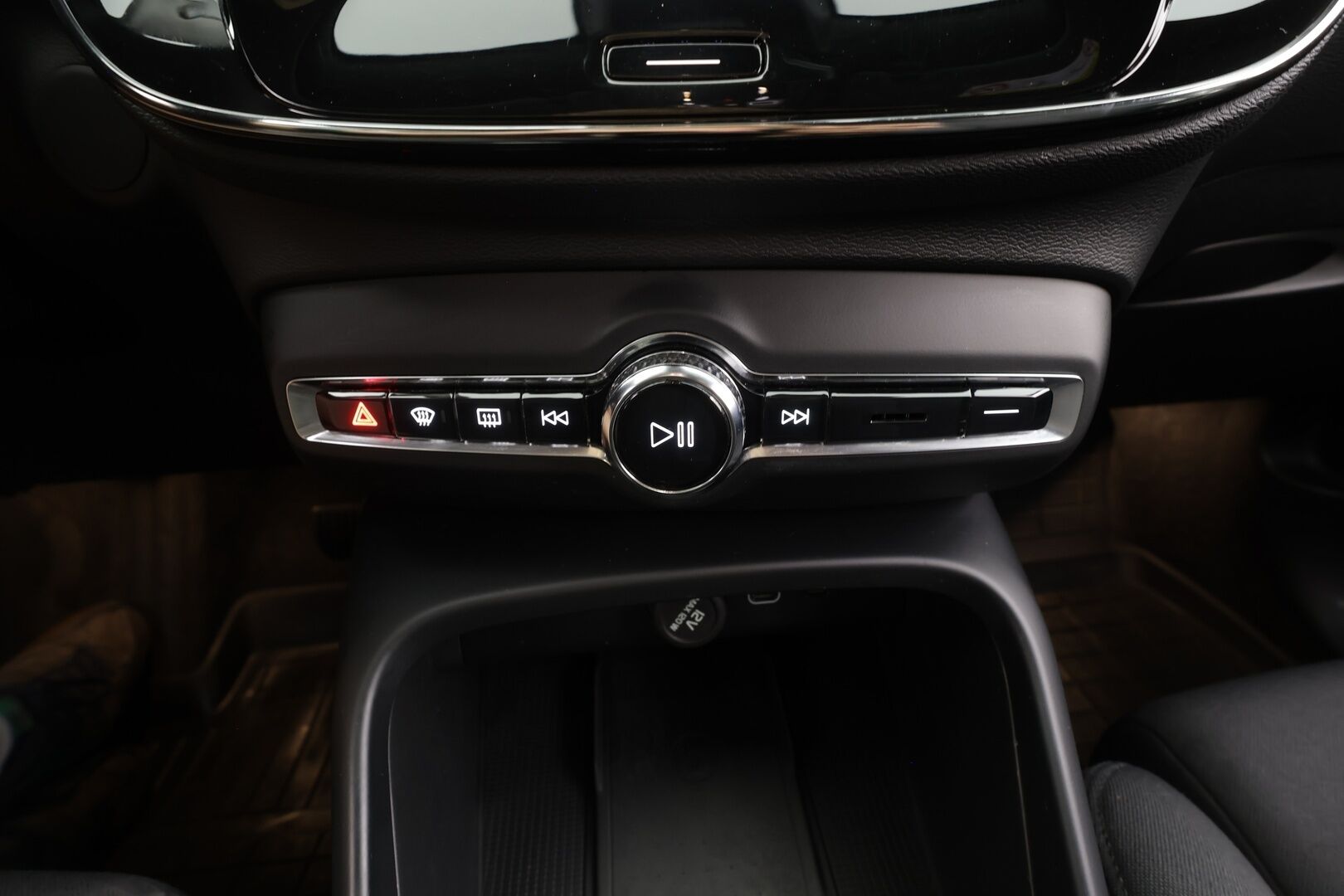 Volvo XC40 2023 Recharge Single Plus aut - | ILP | Koukku | ACC | LED | P.Kamera | Sporttipenkki Muistilla | Navi | Kaistavahti | Keyless | 1-om Suomi-auto | Kahdet renkaat | Merkkihuollot |