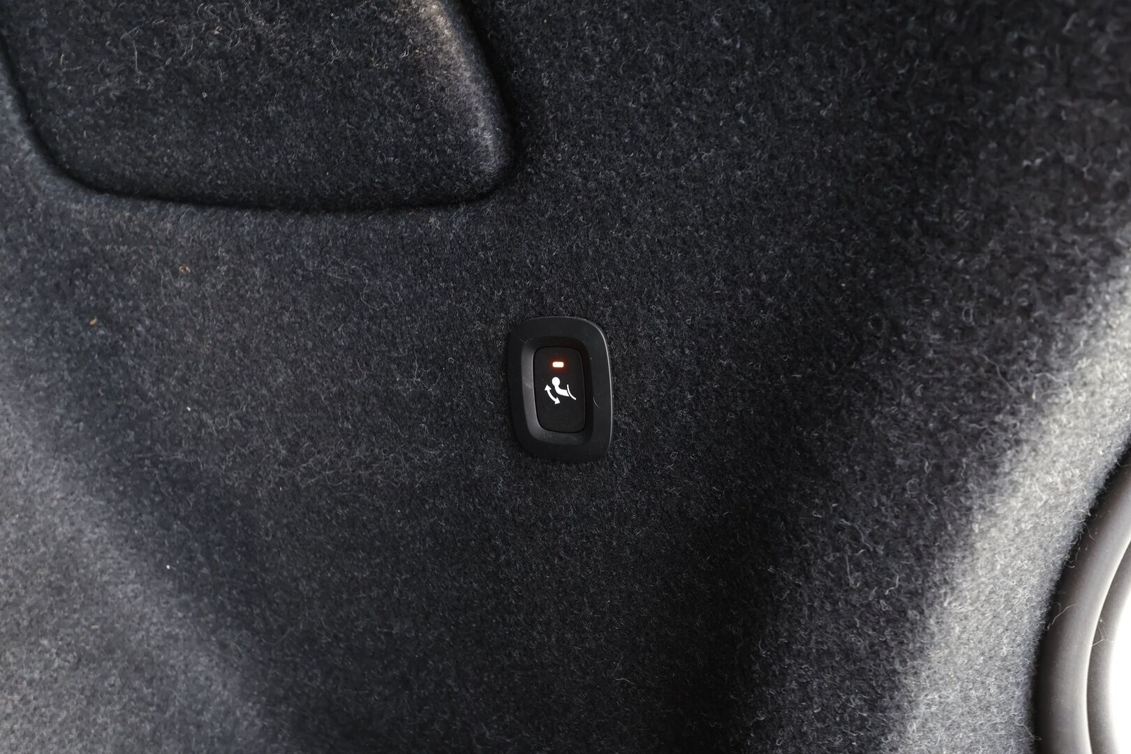 Volvo XC40 2023 Recharge Single Plus aut - | ILP | Koukku | ACC | LED | P.Kamera | Sporttipenkki Muistilla | Navi | Kaistavahti | Keyless | 1-om Suomi-auto | Kahdet renkaat | Merkkihuollot |