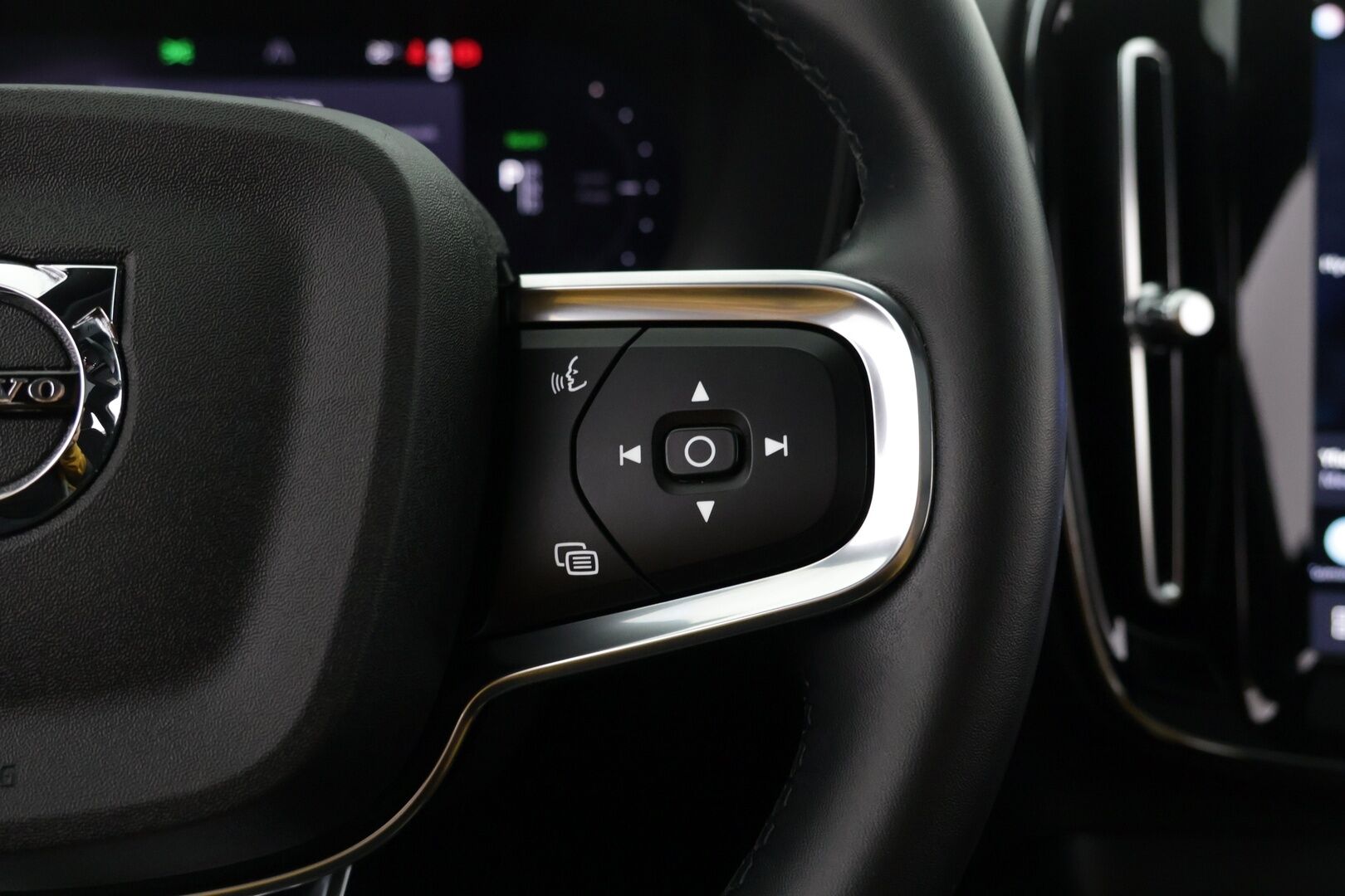 Volvo XC40 2023 Recharge Twin Ultimate aut - ACC | ILP | H/K | Muistipenkki | 360° kamera | Koukku | Panorama