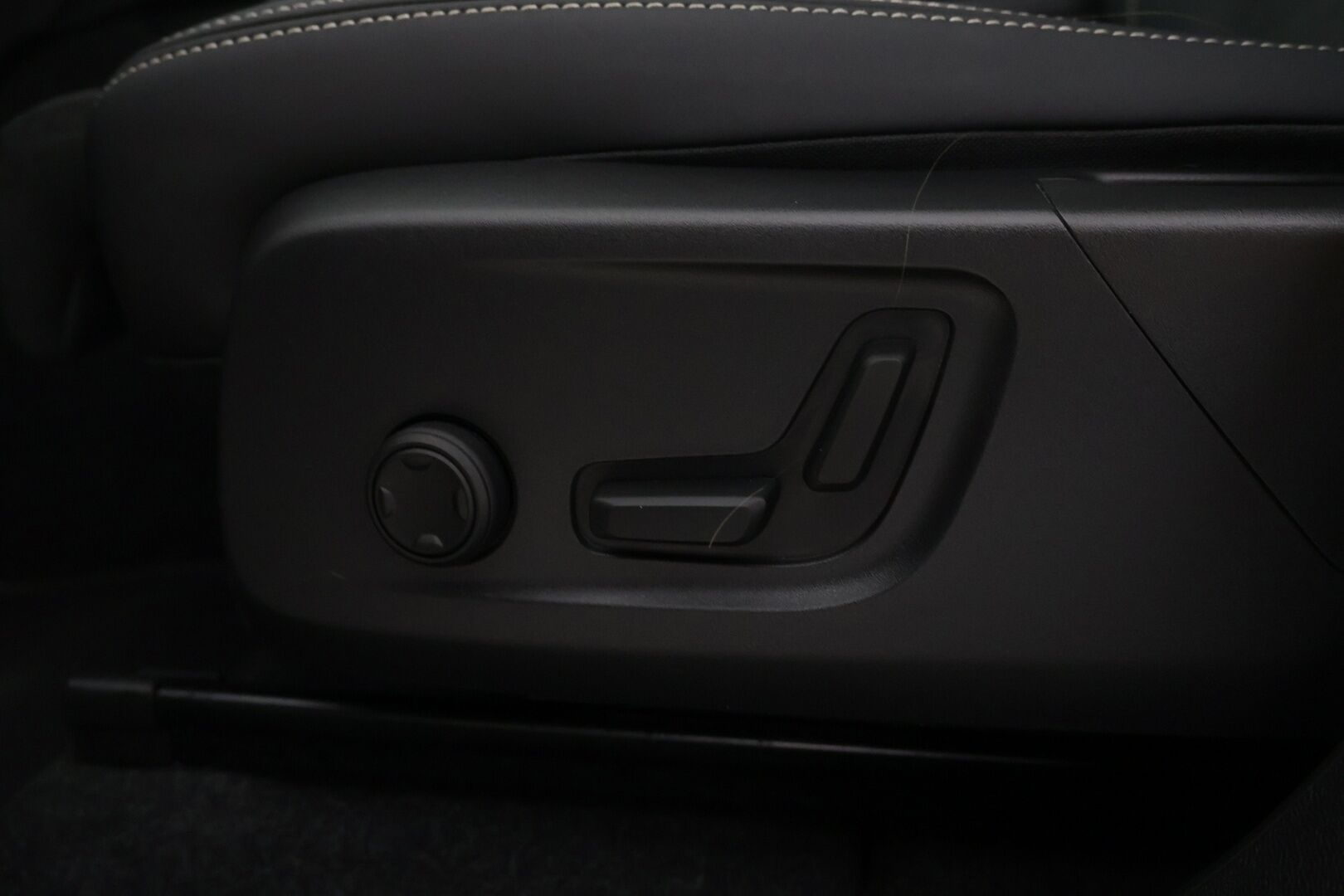 Volvo XC40 2023 Recharge Twin Ultimate aut - ACC | ILP | H/K | Muistipenkki | 360° kamera | Koukku | Panorama