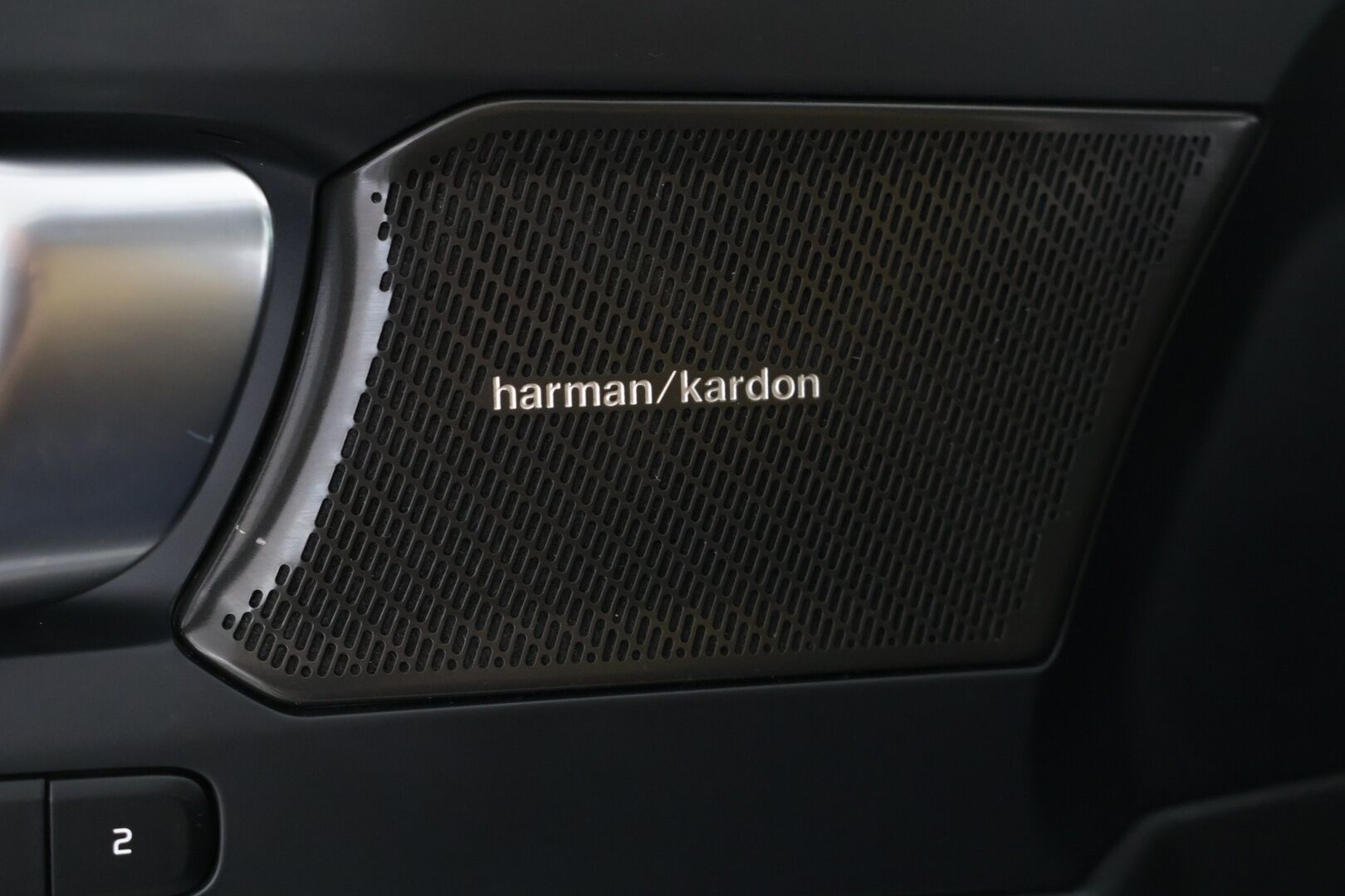 Volvo XC40 2023 Recharge Twin Ultimate aut - ACC | ILP | H/K | Muistipenkki | 360° kamera | Koukku | Panorama