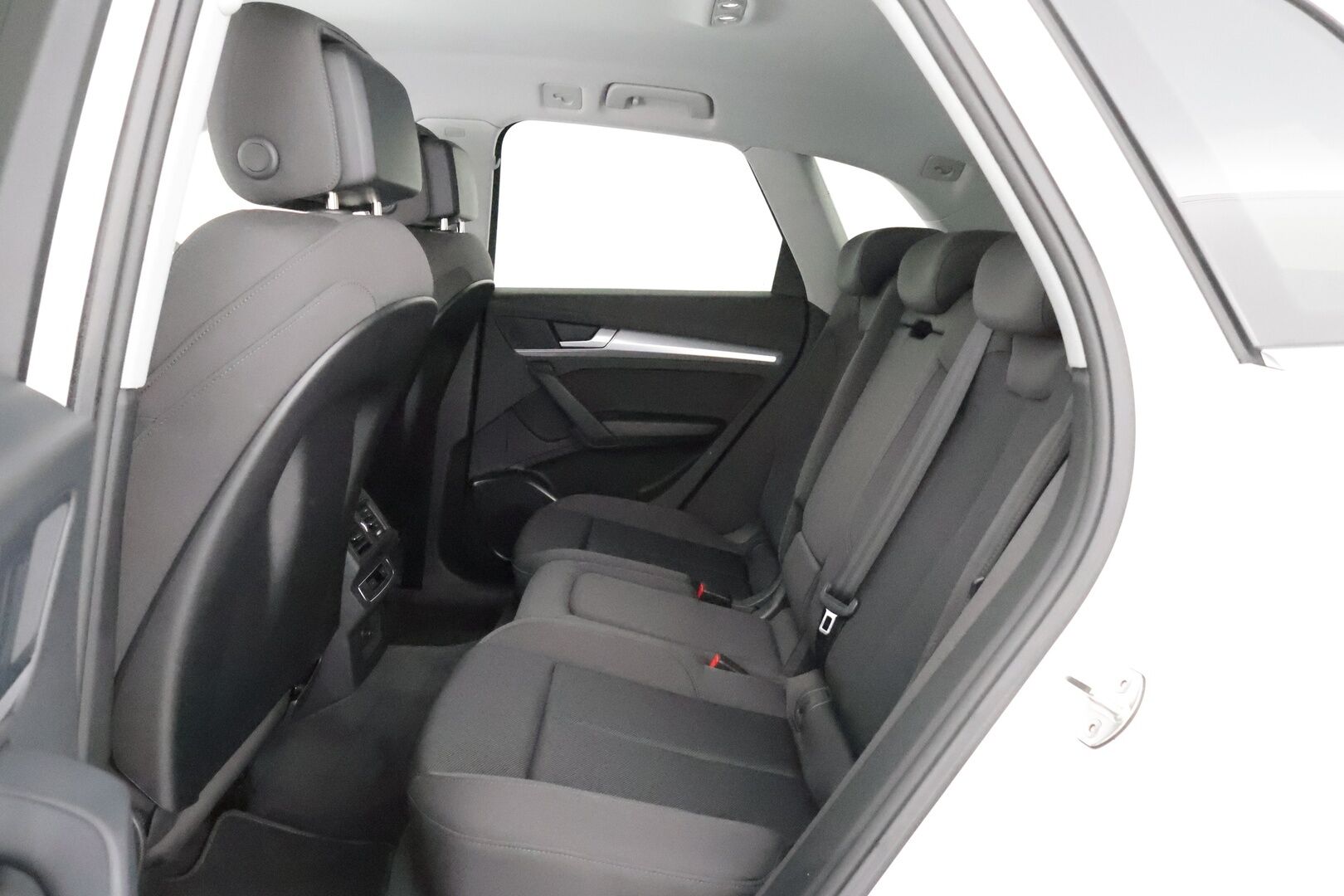 Audi Q5 2023 Progress 50 TFSI e 220 kW quattro S tronic - 3,99 % KORKOTARJOUS TÄHÄN AUTOON - 1-om. Suomi-auto / Adapt.Vakkari / P-kamera / Matrix LED / Koukku / Sporttipenkit / Apple&Android