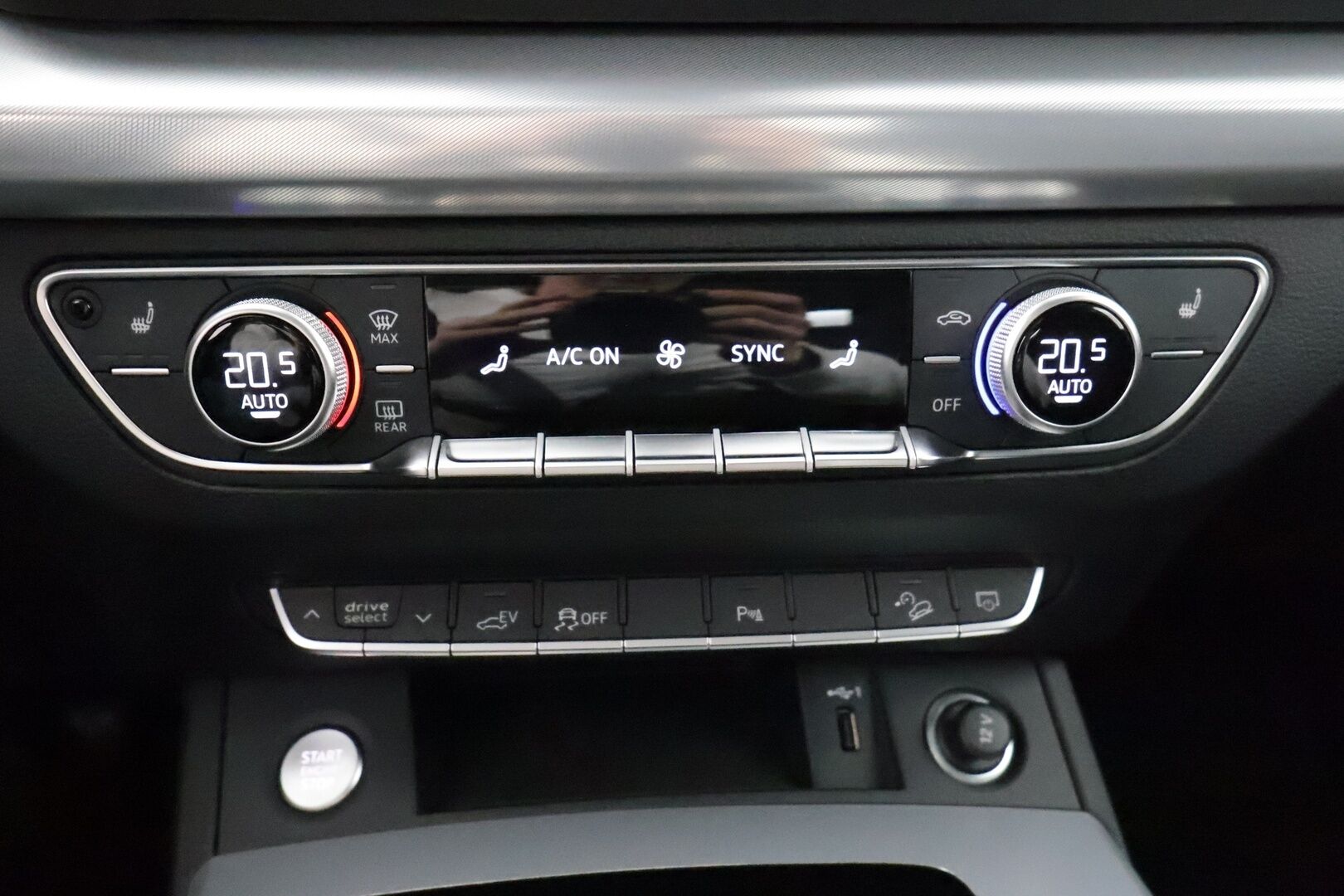 Audi Q5 2023 Progress 50 TFSI e 220 kW quattro S tronic - 3,99 % KORKOTARJOUS TÄHÄN AUTOON - 1-om. Suomi-auto / Adapt.Vakkari / P-kamera / Matrix LED / Koukku / Sporttipenkit / Apple&Android