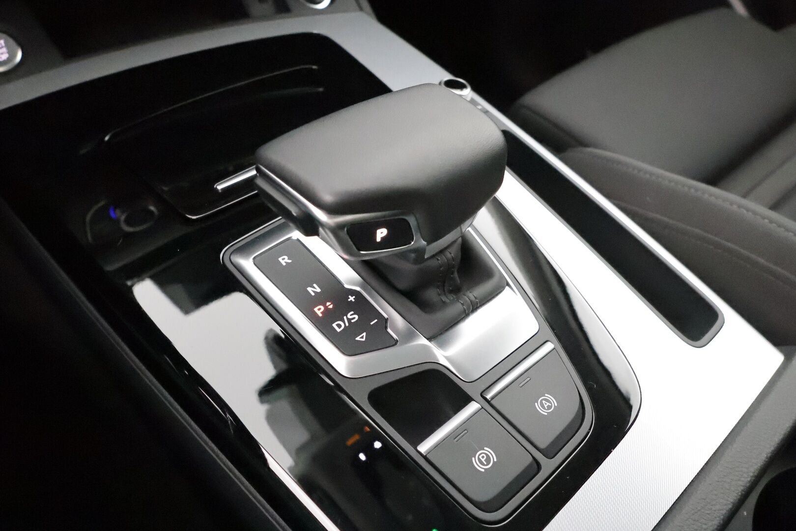 Audi Q5 2023 Progress 50 TFSI e 220 kW quattro S tronic - 3,99 % KORKOTARJOUS TÄHÄN AUTOON - 1-om. Suomi-auto / Adapt.Vakkari / P-kamera / Matrix LED / Koukku / Sporttipenkit / Apple&Android