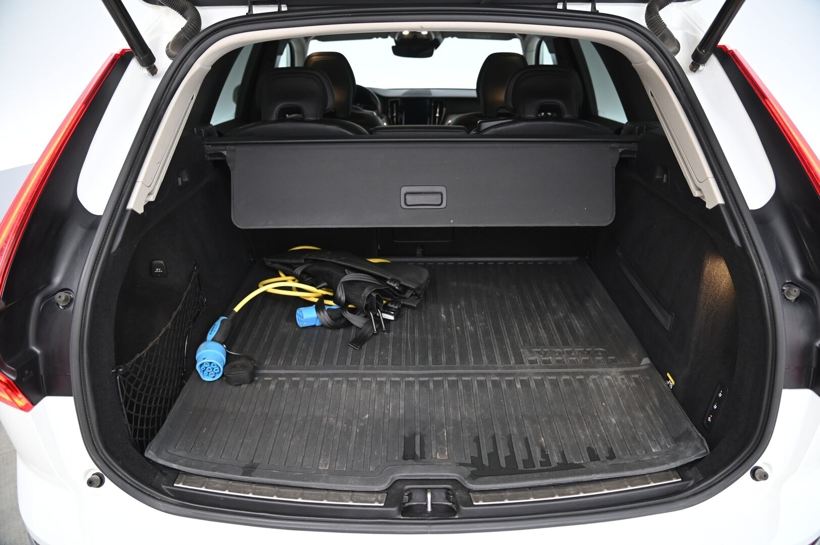 Volvo XC60 2019 T8 AWD Inscription aut - Panorama | Vetokoukku | Muistipenkki | VOC | P.Kamera | SoH 78% | Juuri huollettu | 2x renkaat&alumiinivanteet