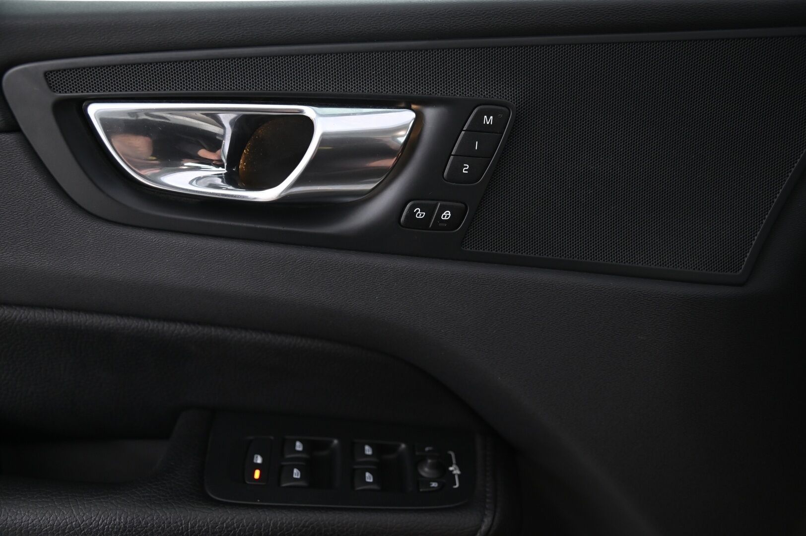 Volvo XC60 2019 T8 AWD Inscription aut - Panorama | Vetokoukku | Muistipenkki | VOC | P.Kamera | SoH 78% | Juuri huollettu | 2x renkaat&alumiinivanteet