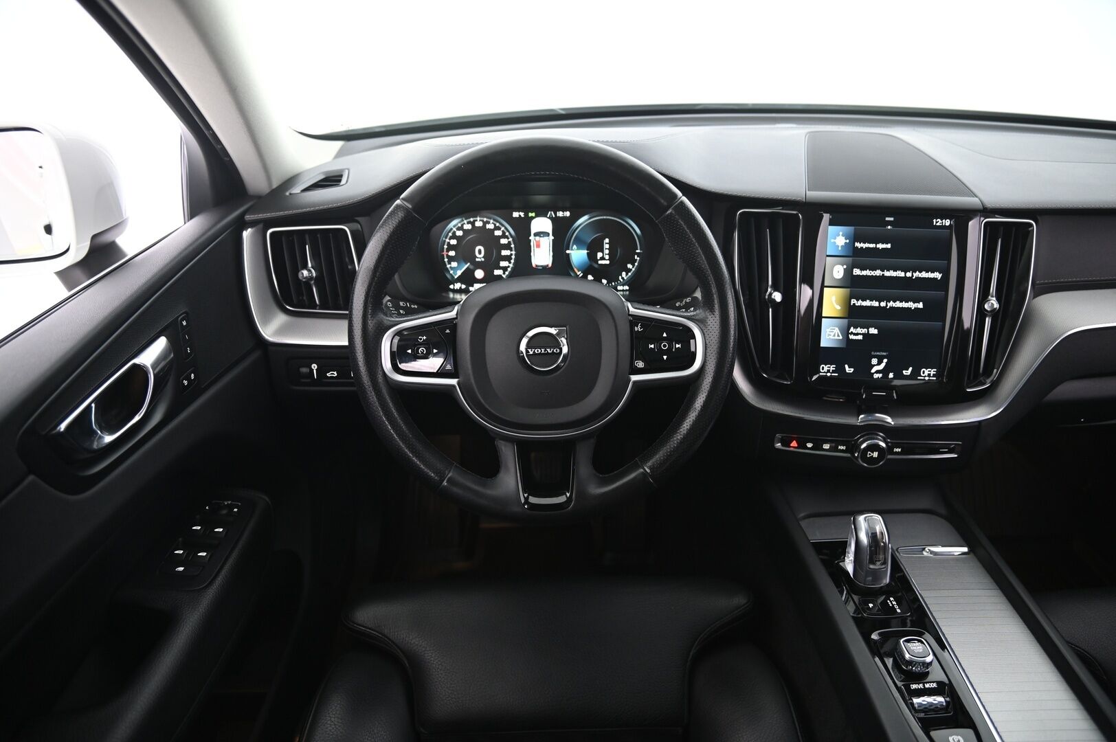 Volvo XC60 2019 T8 AWD Inscription aut - Panorama | Vetokoukku | Muistipenkki | VOC | P.Kamera | SoH 78% | Juuri huollettu | 2x renkaat&alumiinivanteet
