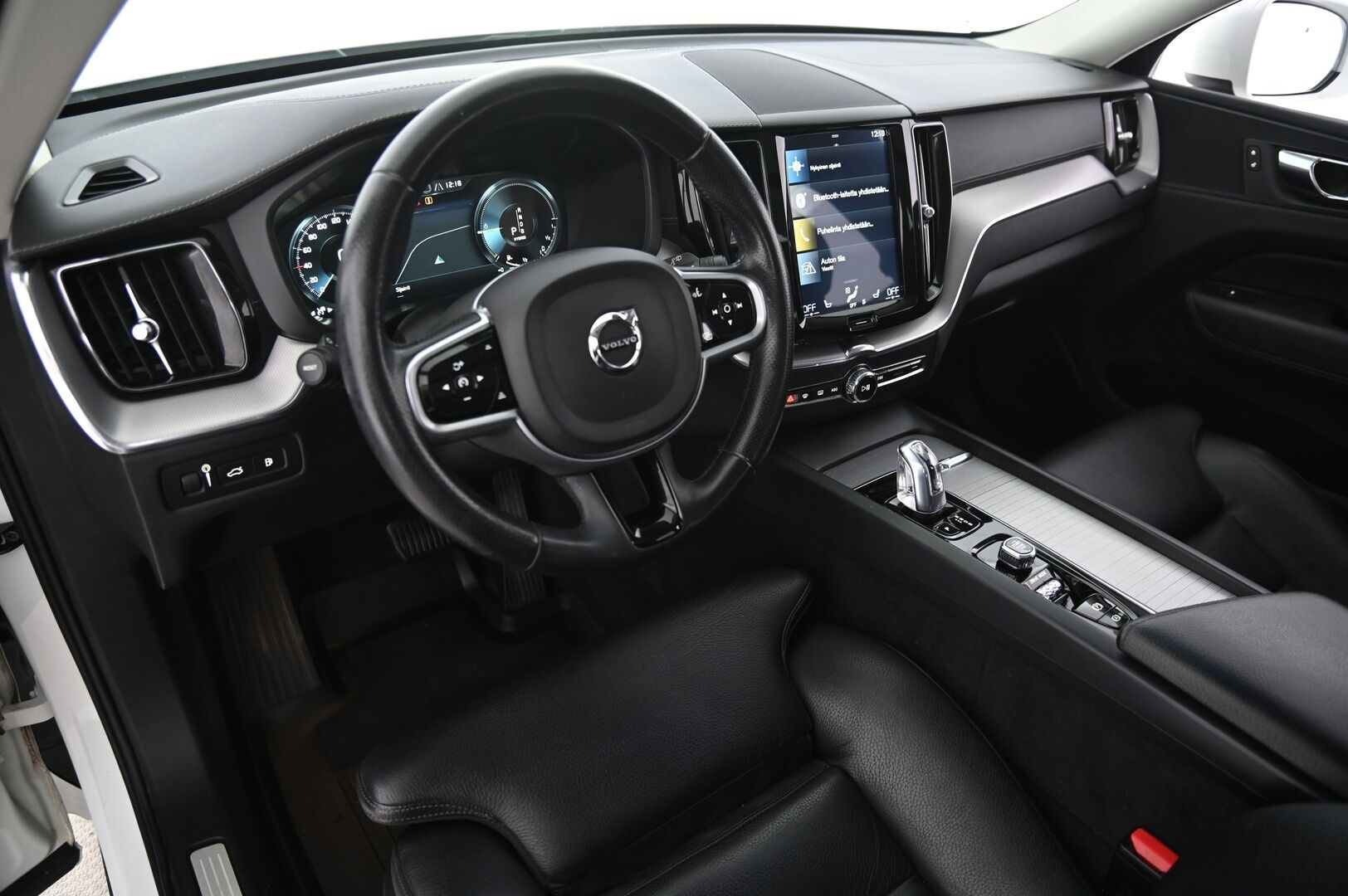 Volvo XC60 2019 T8 AWD Inscription aut - Panorama | Vetokoukku | Muistipenkki | VOC | P.Kamera | SoH 78% | Juuri huollettu | 2x renkaat&alumiinivanteet