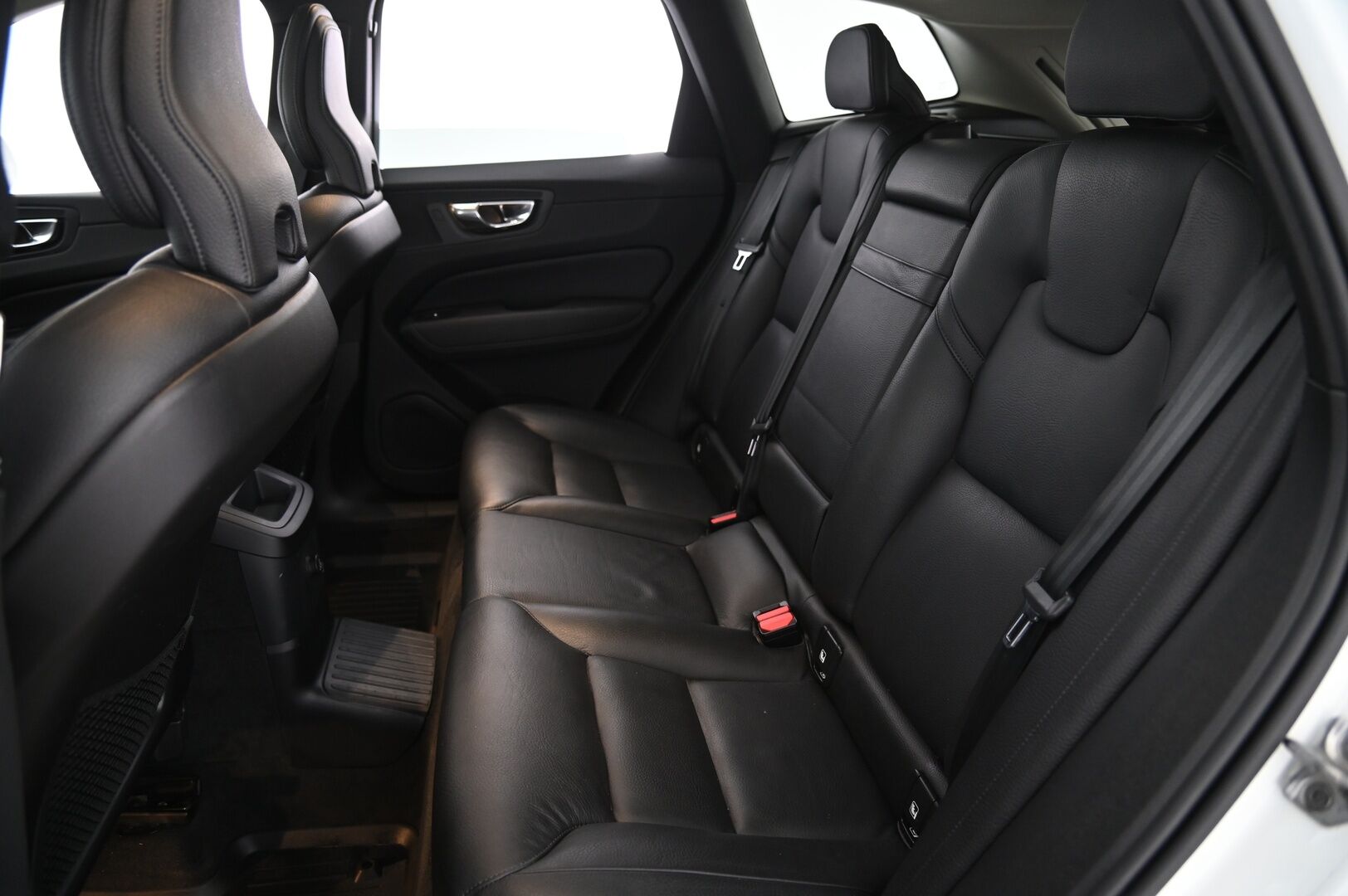 Volvo XC60 2019 T8 AWD Inscription aut - Panorama | Vetokoukku | Muistipenkki | VOC | P.Kamera | SoH 78% | Juuri huollettu | 2x renkaat&alumiinivanteet