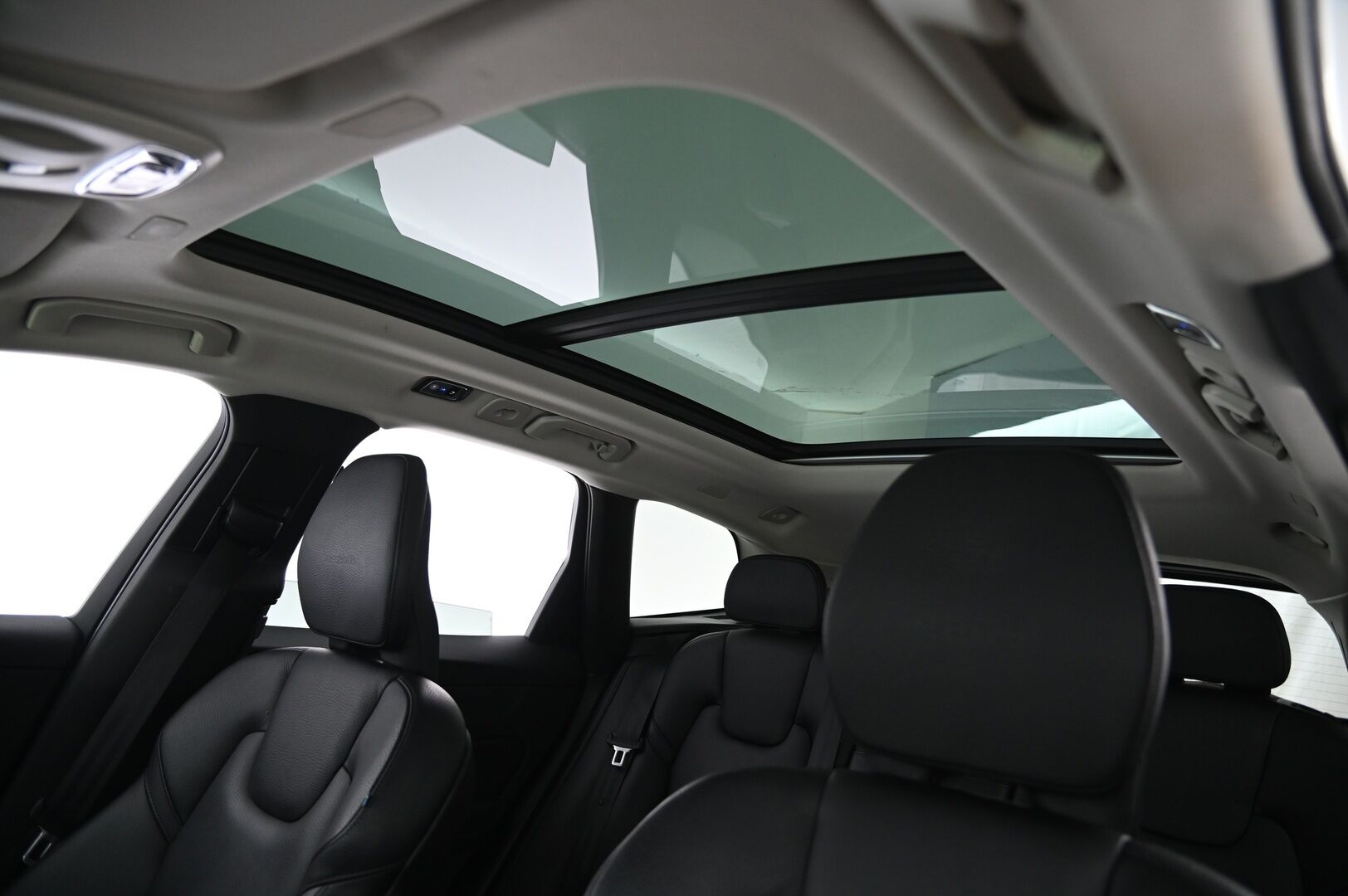 Volvo XC60 2019 T8 AWD Inscription aut - Panorama | Vetokoukku | Muistipenkki | VOC | P.Kamera | SoH 78% | Juuri huollettu | 2x renkaat&alumiinivanteet