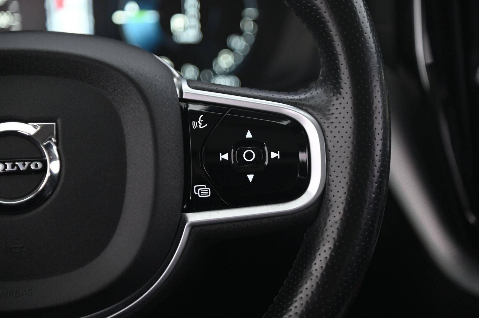 Volvo XC60 2019 T8 AWD Inscription aut - Panorama | Vetokoukku | Muistipenkki | VOC | P.Kamera | SoH 78% | Juuri huollettu | 2x renkaat&alumiinivanteet