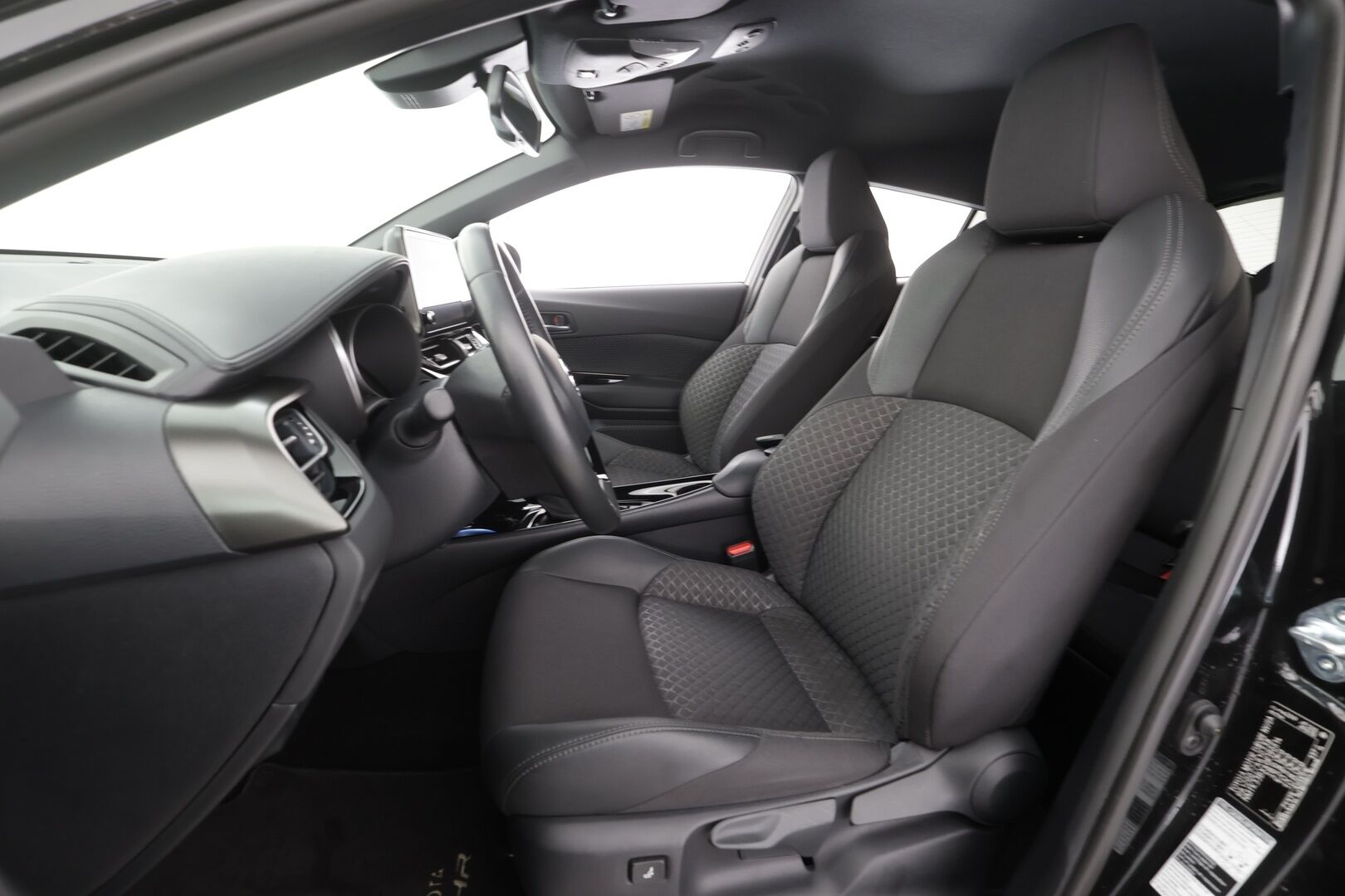 Toyota C-HR 2022 1,8 Hybrid Active - | ACC | LED | P.kamera | Facelift | Keyless | Apple & Android | Lämm. ratti | 2x renkaat aluin |